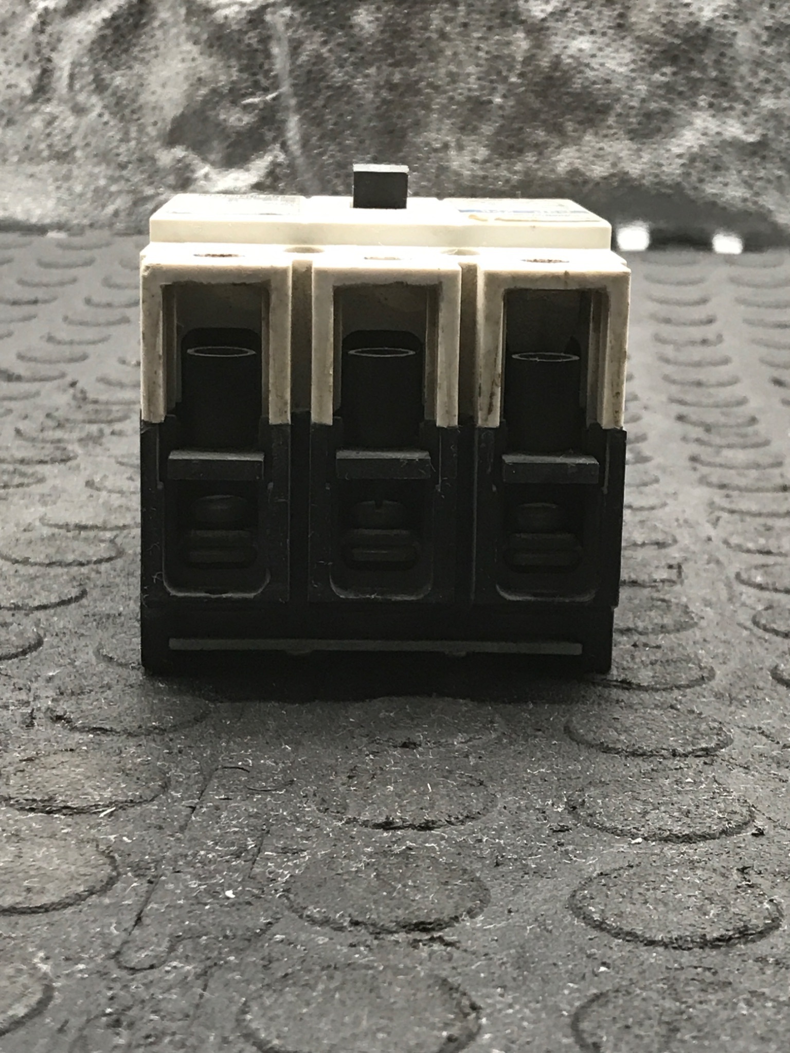 AutomationDirect G3P 22K Molded Case Circuit Breaker USED 3