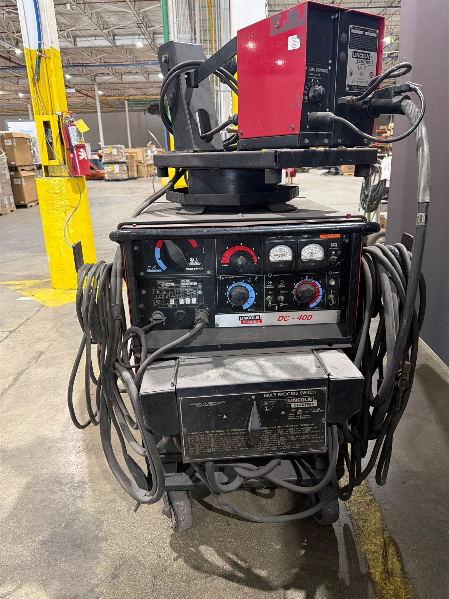 LINCOLN ELECTRIC DC‑400 Constant Current Welding Power Source USED 3