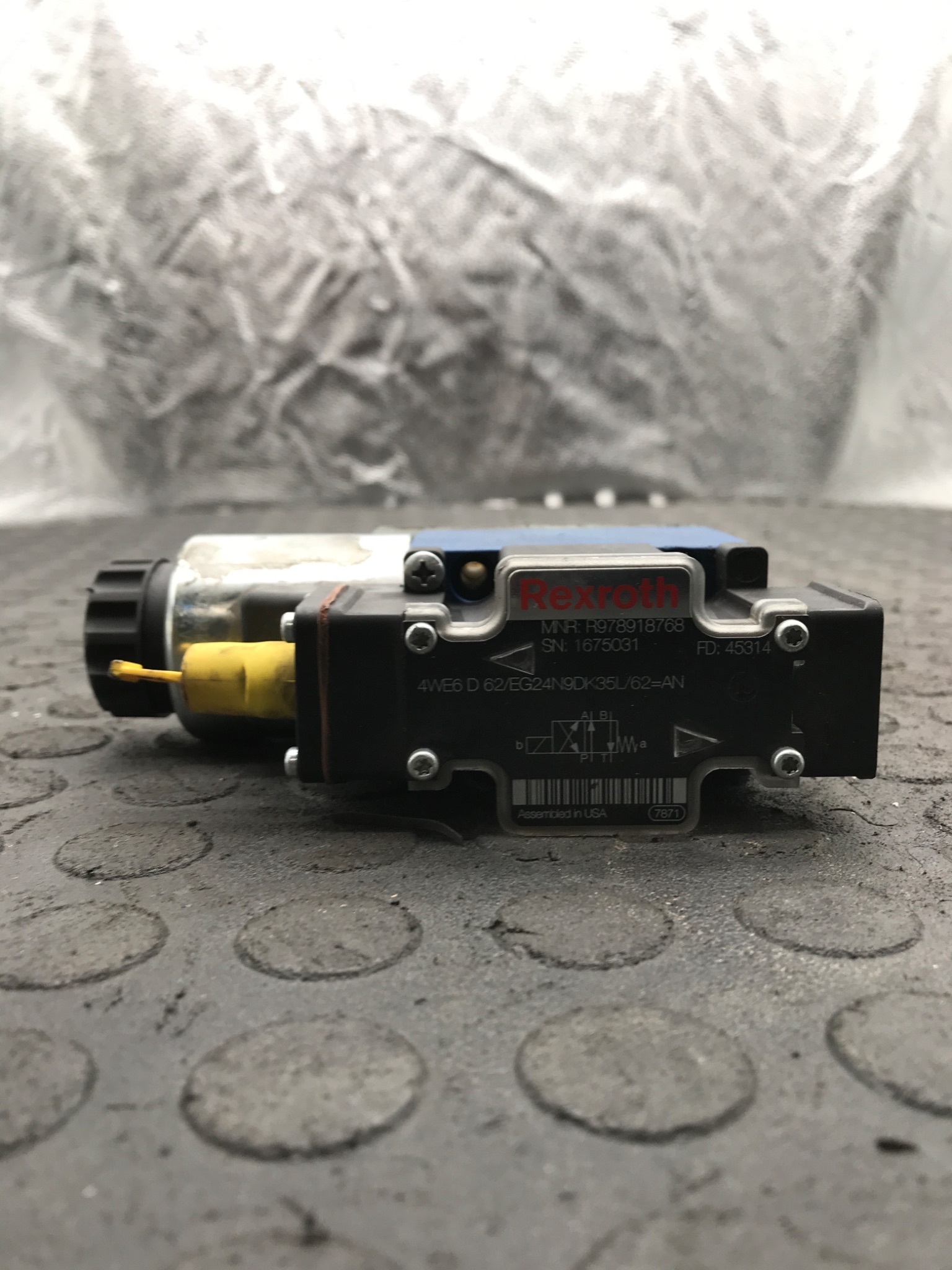 REXROTH 4WE6 D 62/EG24N9DK35L/62=AN (R978918768) Directional Control Valve USED 1