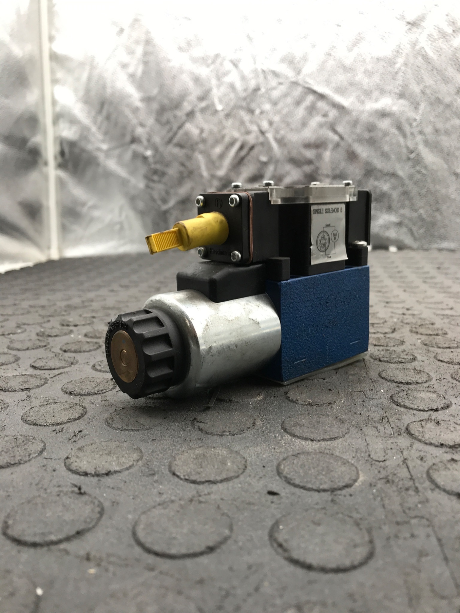 REXROTH 4WE6 D 62/EG24N9DK35L/62=AN (R978918768) Directional Control Valve USED 2