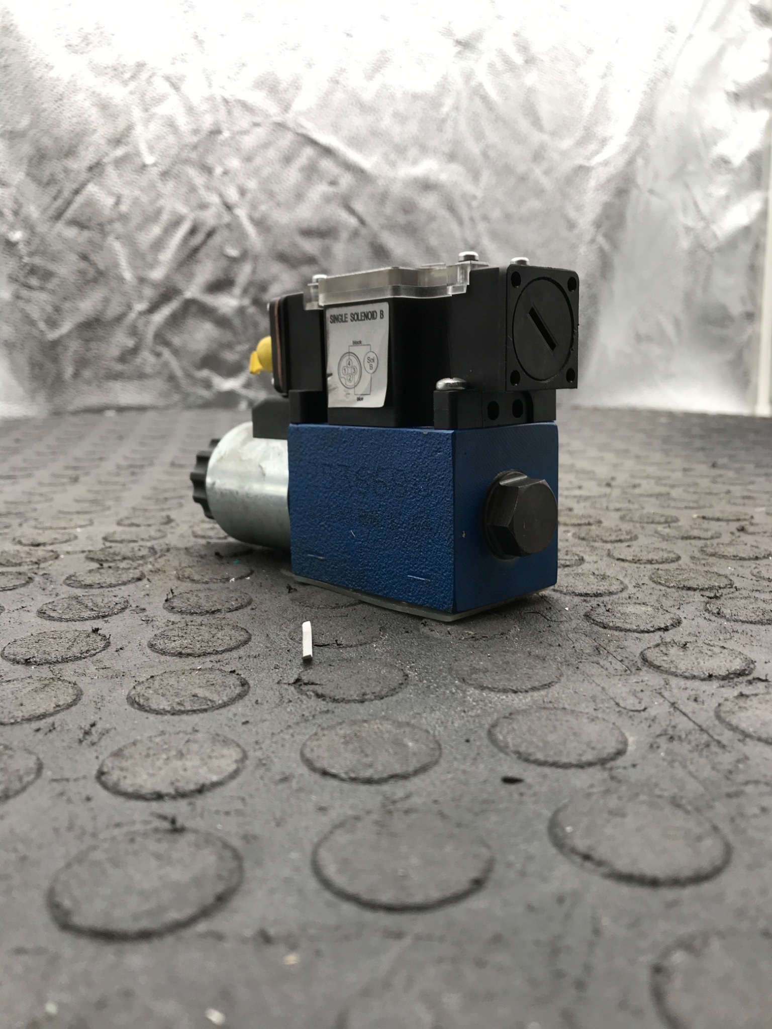 REXROTH 4WE6 D 62/EG24N9DK35L/62=AN (R978918768) Directional Control Valve USED 3