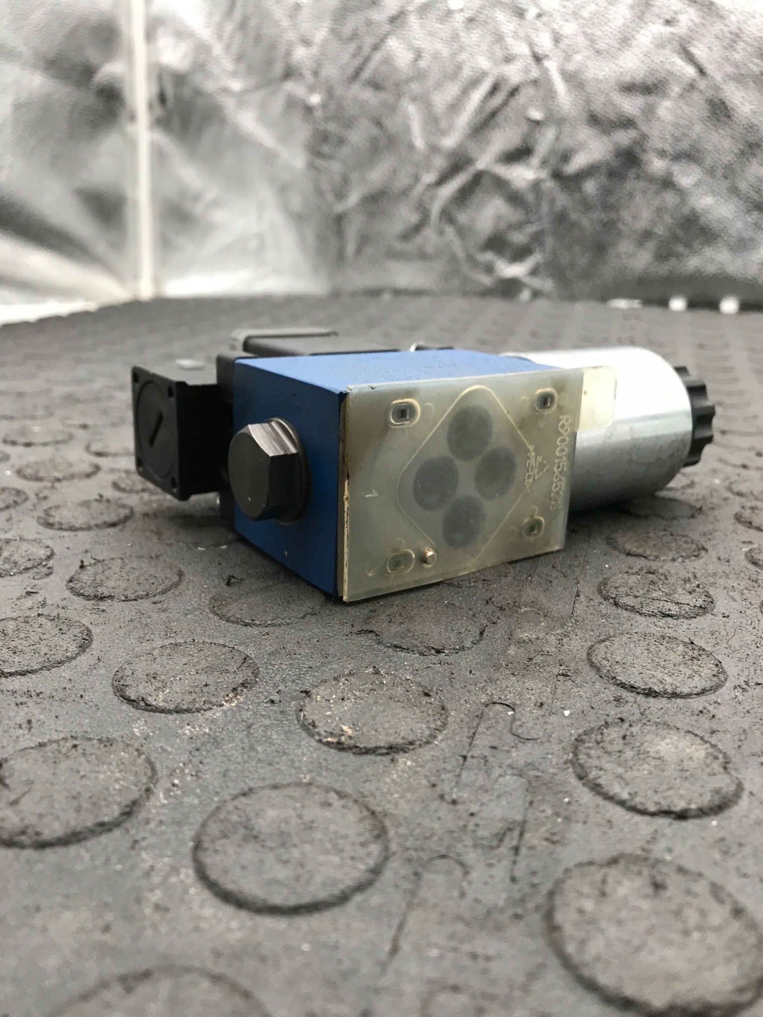 REXROTH 4WE6 D 62/EG24N9DK35L/62=AN (R978918768) Directional Control Valve USED 4
