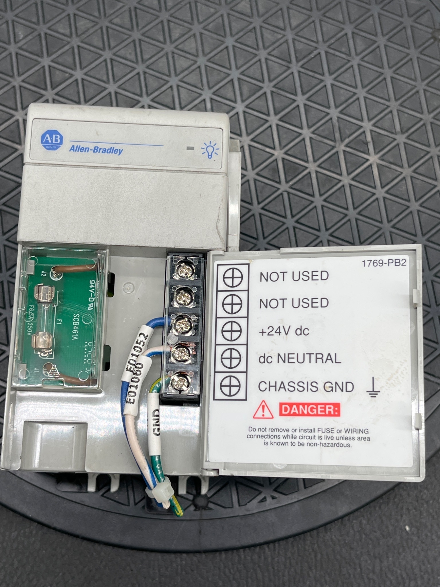 ALLEN‑BRADLEY 1769‑PB2/A Compact I/O Power Supply USED 1