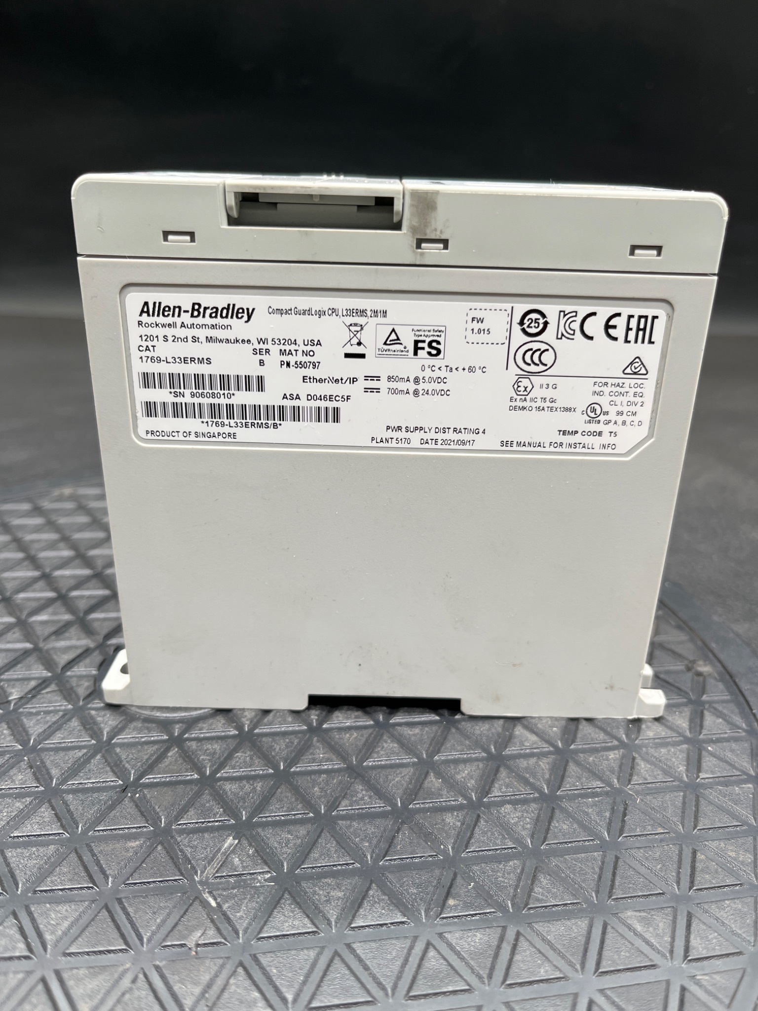 ALLEN‑BRADLEY 1769‑L33ERMS Compact GuardLogix Controller USED 2