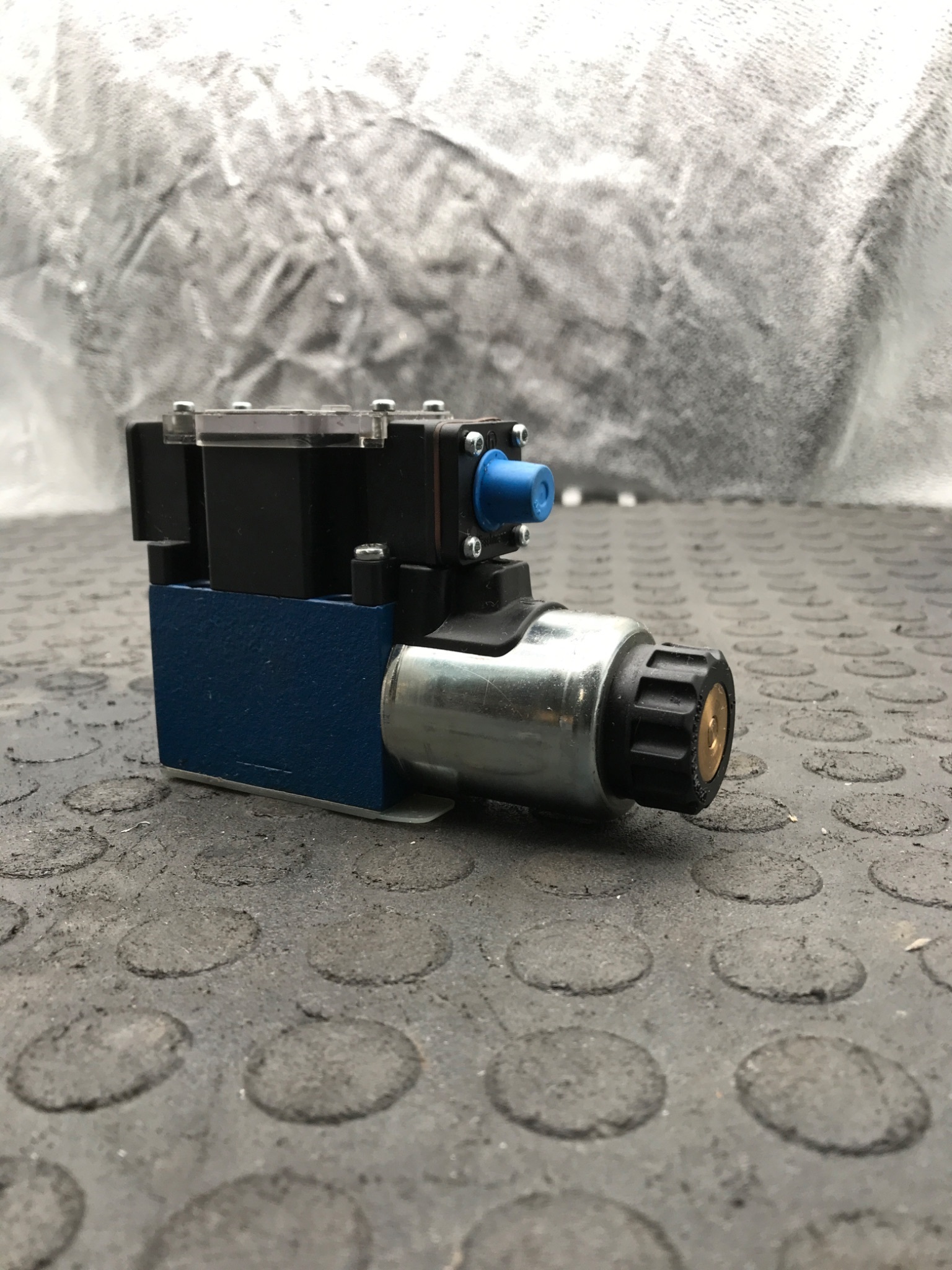 REXROTH 4WE6 D 62/EG24N9DK24L/62=AN (R900738884) Directional Control Valve USED 2