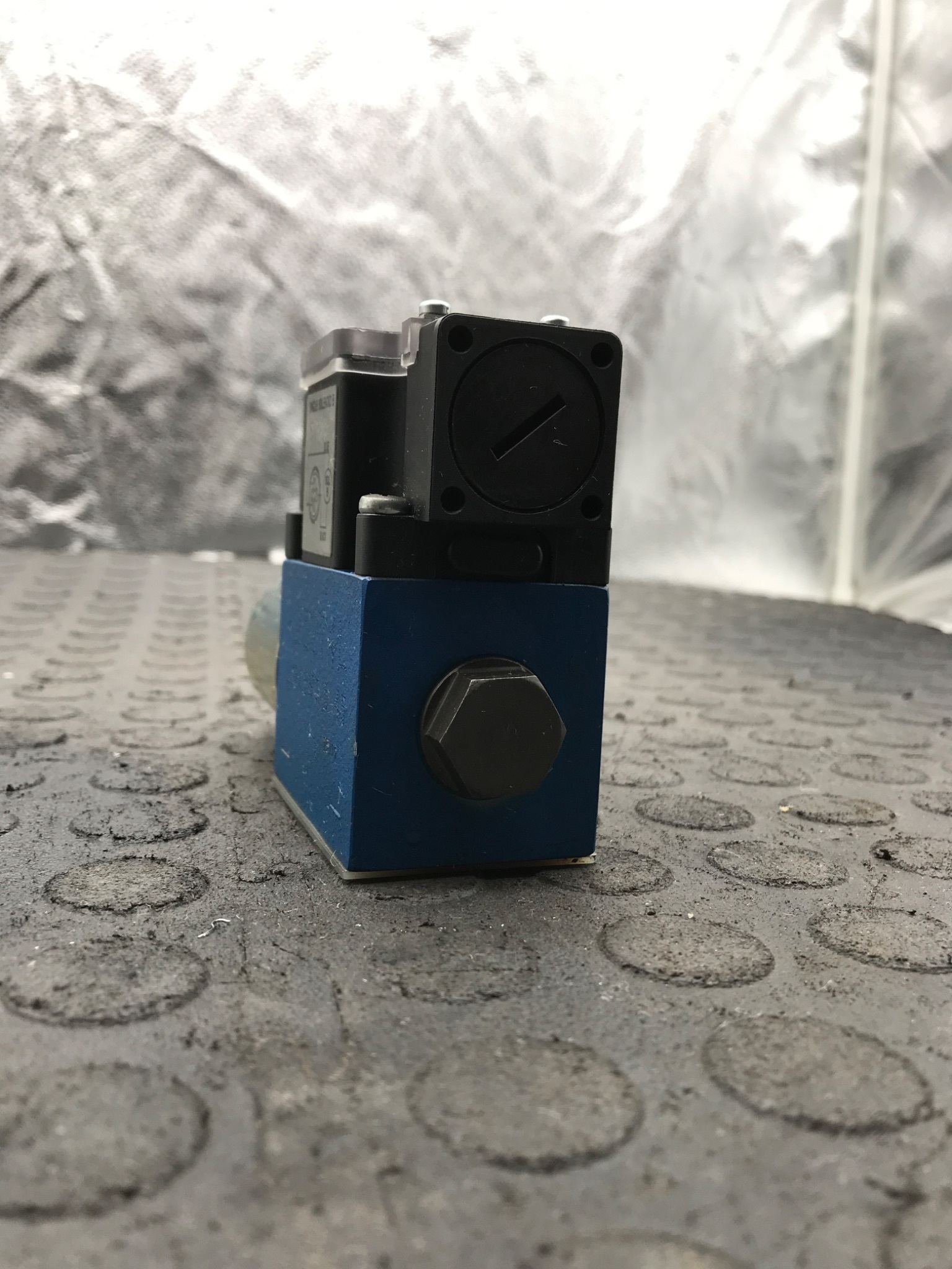 REXROTH 4WE6 D 62/EG24N9DK24L/62=AN (R900738884) Directional Control Valve USED 3