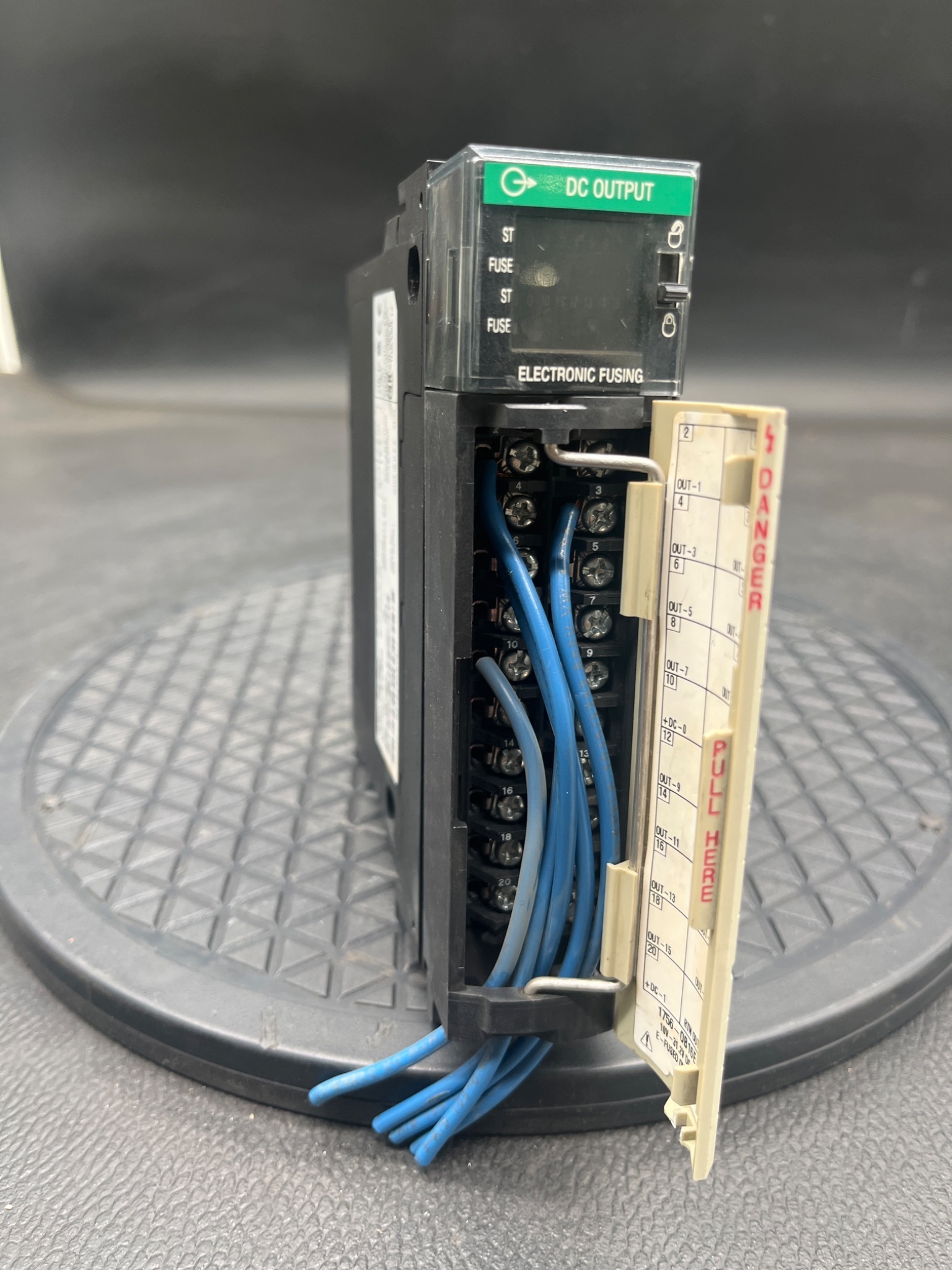 ALLEN‑BRADLEY 1756‑OB16E/A ControlLogix DC Output Module USED 4