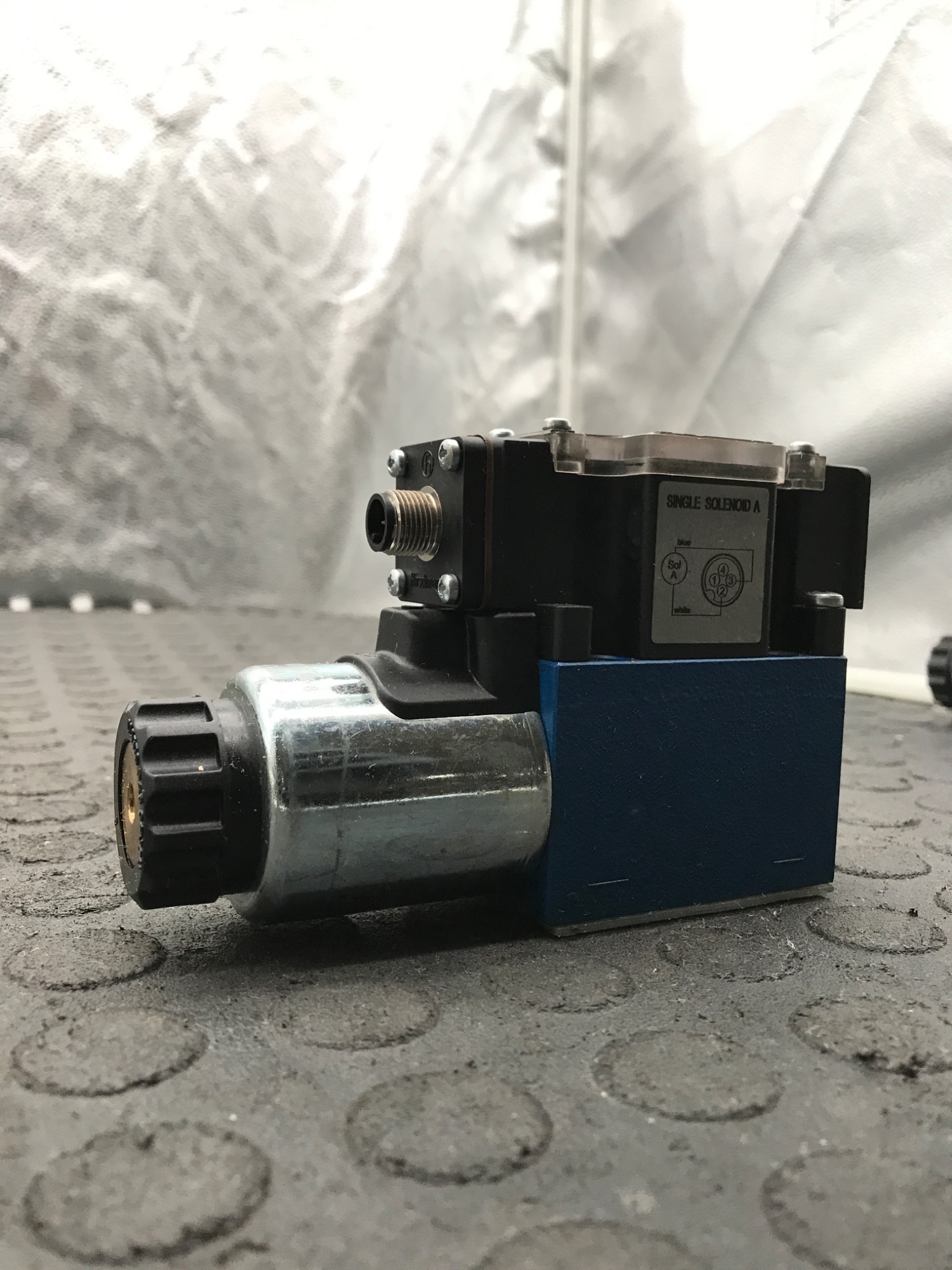 REXROTH 4WE6 D 62/EG24N9DK35L/62=AN (R900720228) Directional Control Valve USED 1