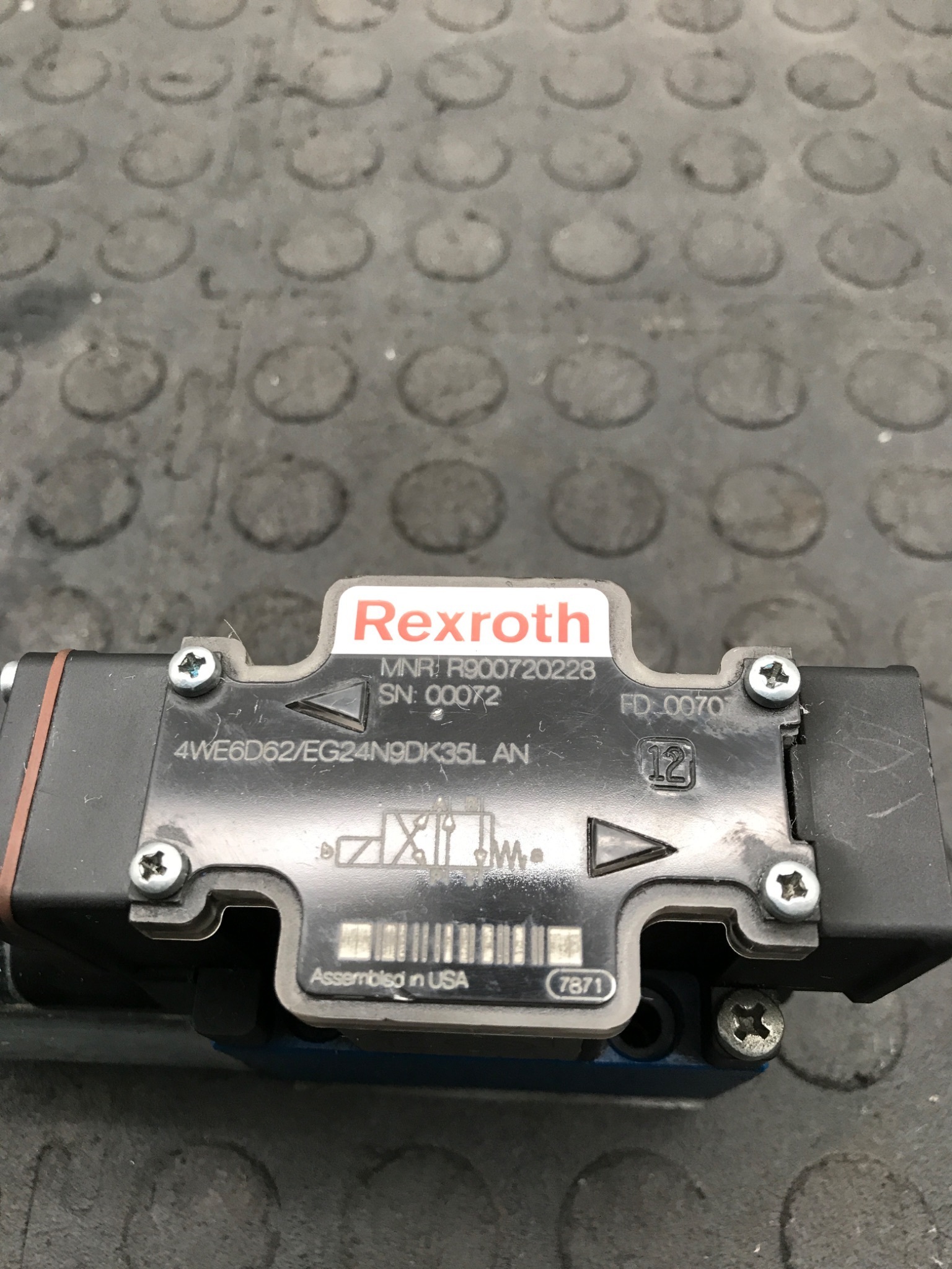 REXROTH 4WE6 D 62/EG24N9DK35L/62=AN (R900720228) Directional Control Valve USED 4