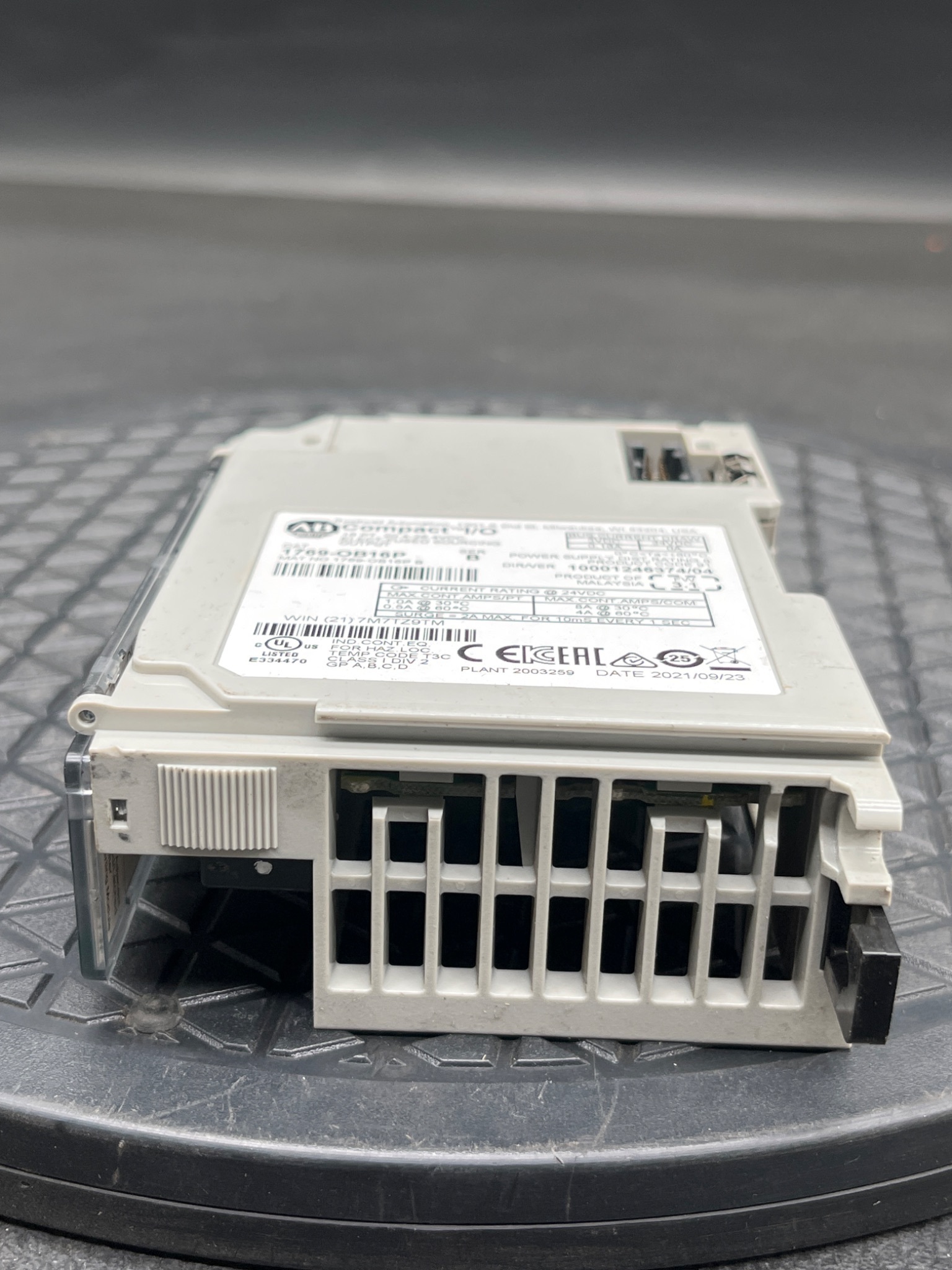 ALLEN‑BRADLEY 1769‑OB16P/B Compact I/O DC Output Module USED 2