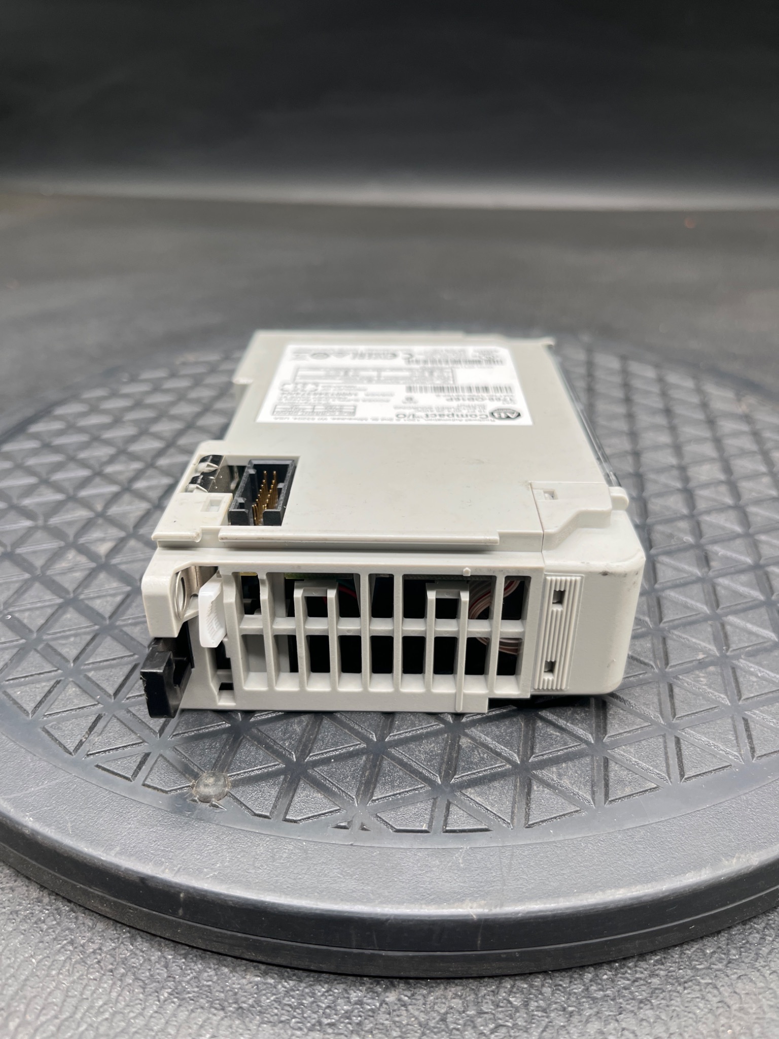 ALLEN‑BRADLEY 1769‑OB16P/B Compact I/O DC Output Module USED 4