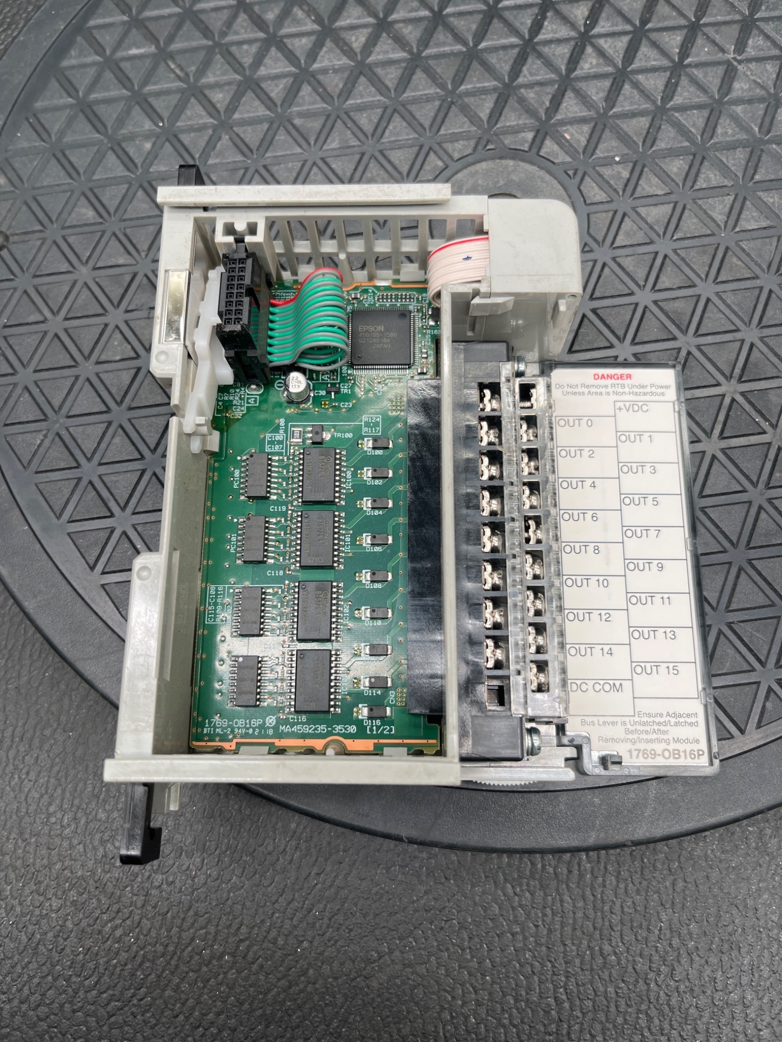 ALLEN‑BRADLEY 1769‑OB16P/B Compact I/O DC Output Module USED 5