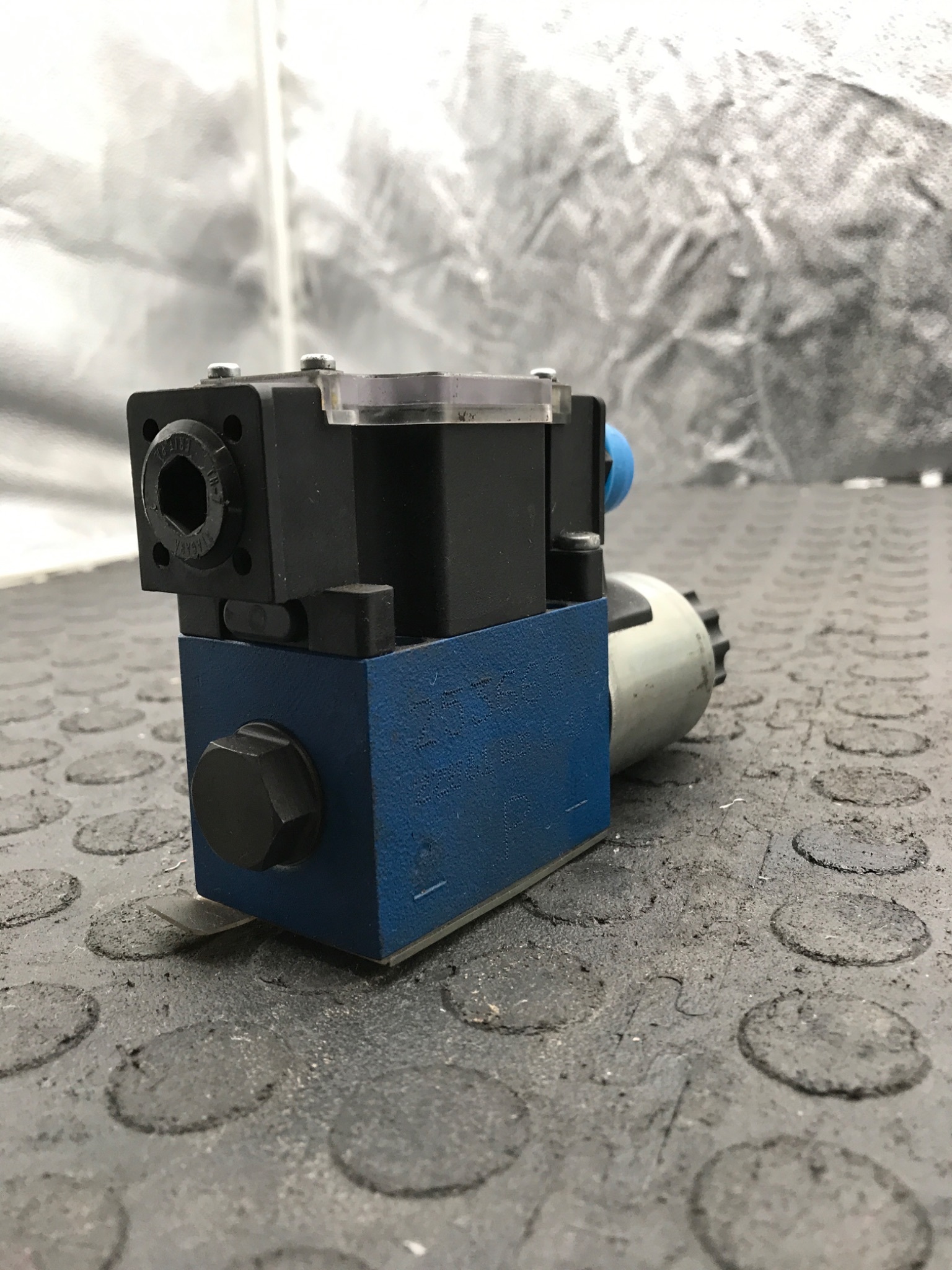 REXROTH 4WE6Y62/EG24N9DK25L/62=AN (R978899334) Directional Control Valve USED 2