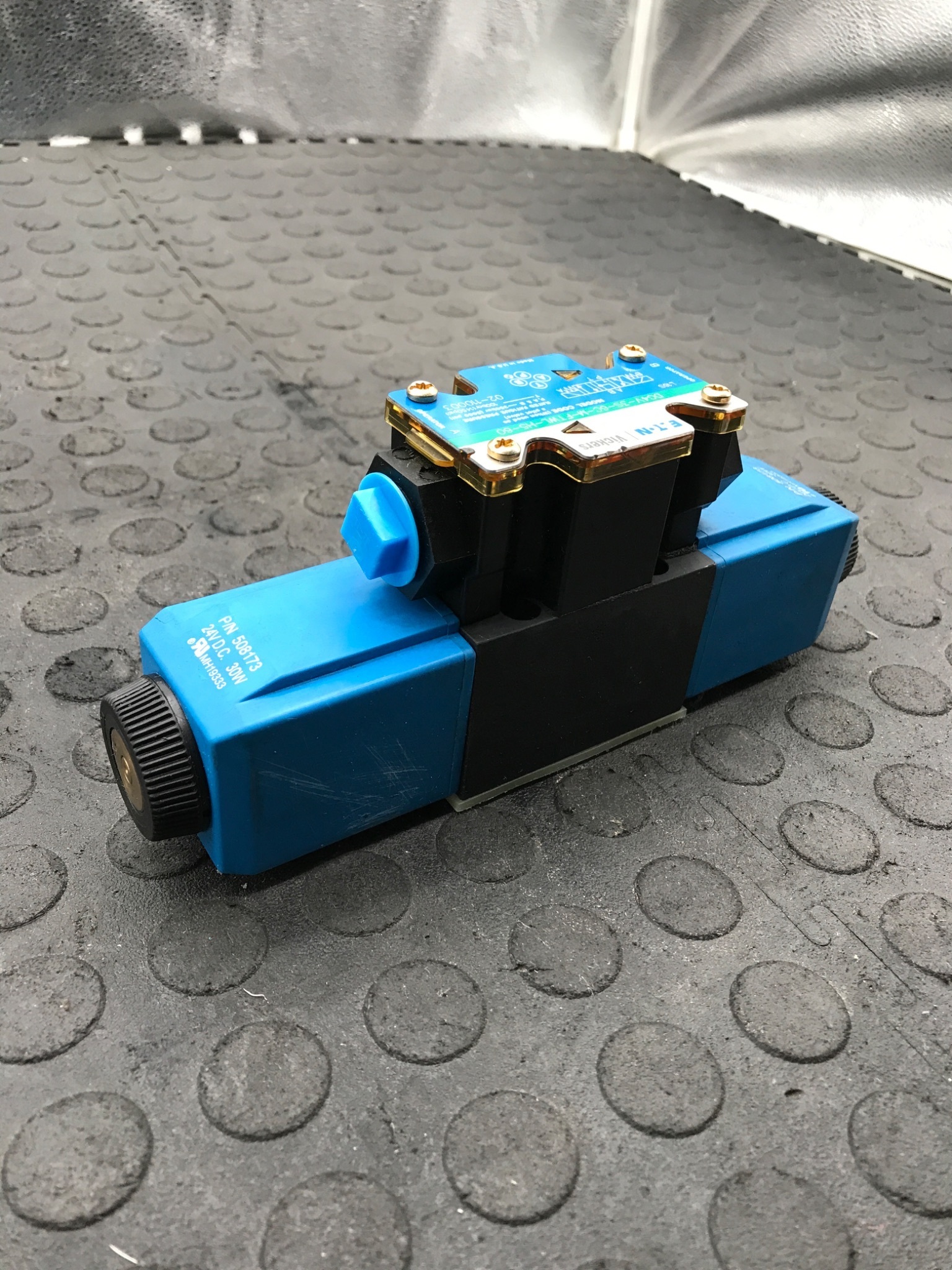 EATON VICKERS DG4V‑3S‑6C‑M‑FTWL‑H5‑60 Directional Control Valve USED 2