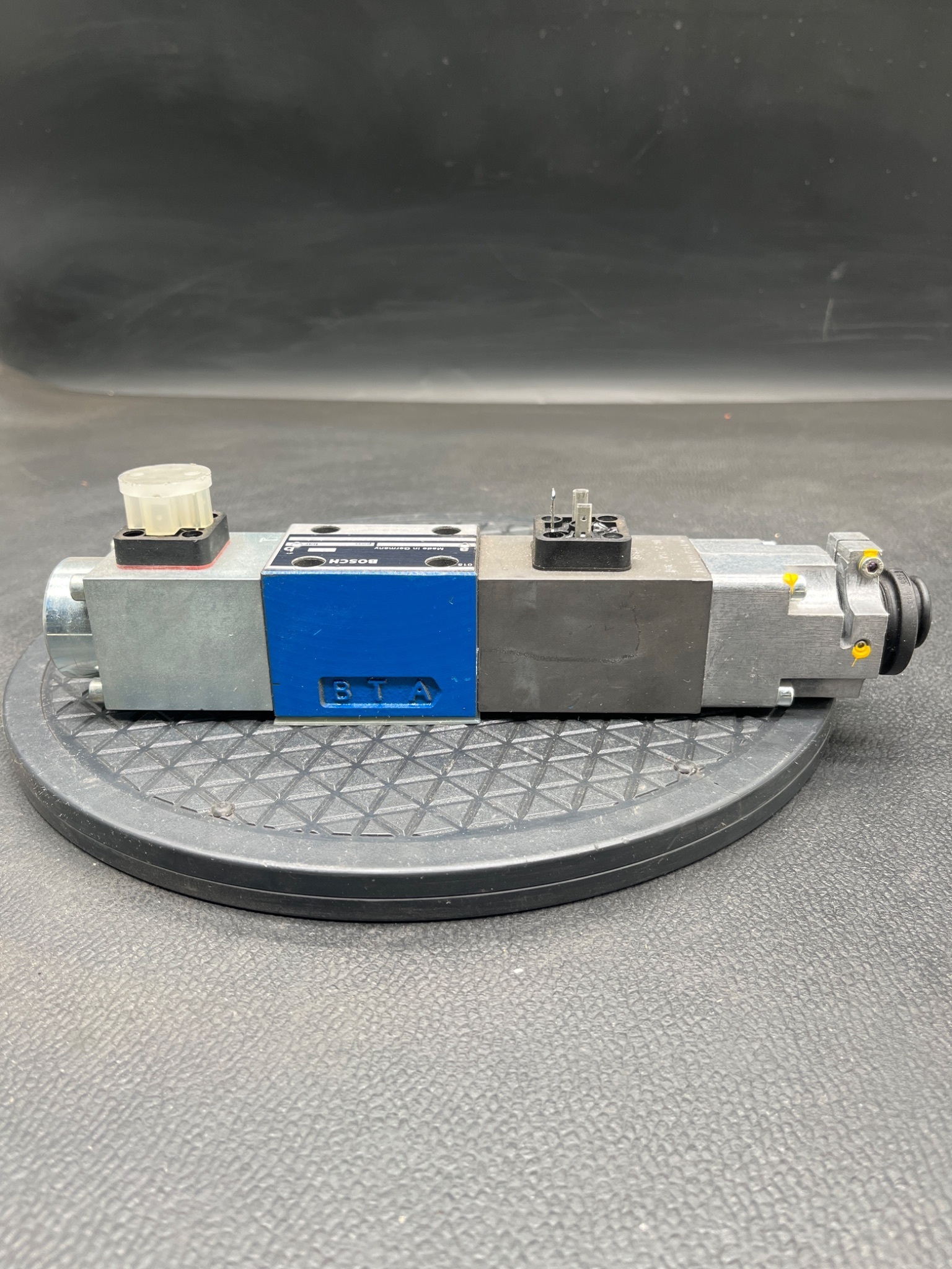 BOSCH REXROTH 0 811 404 119 Hydraulic Directional Control Valve USED 0
