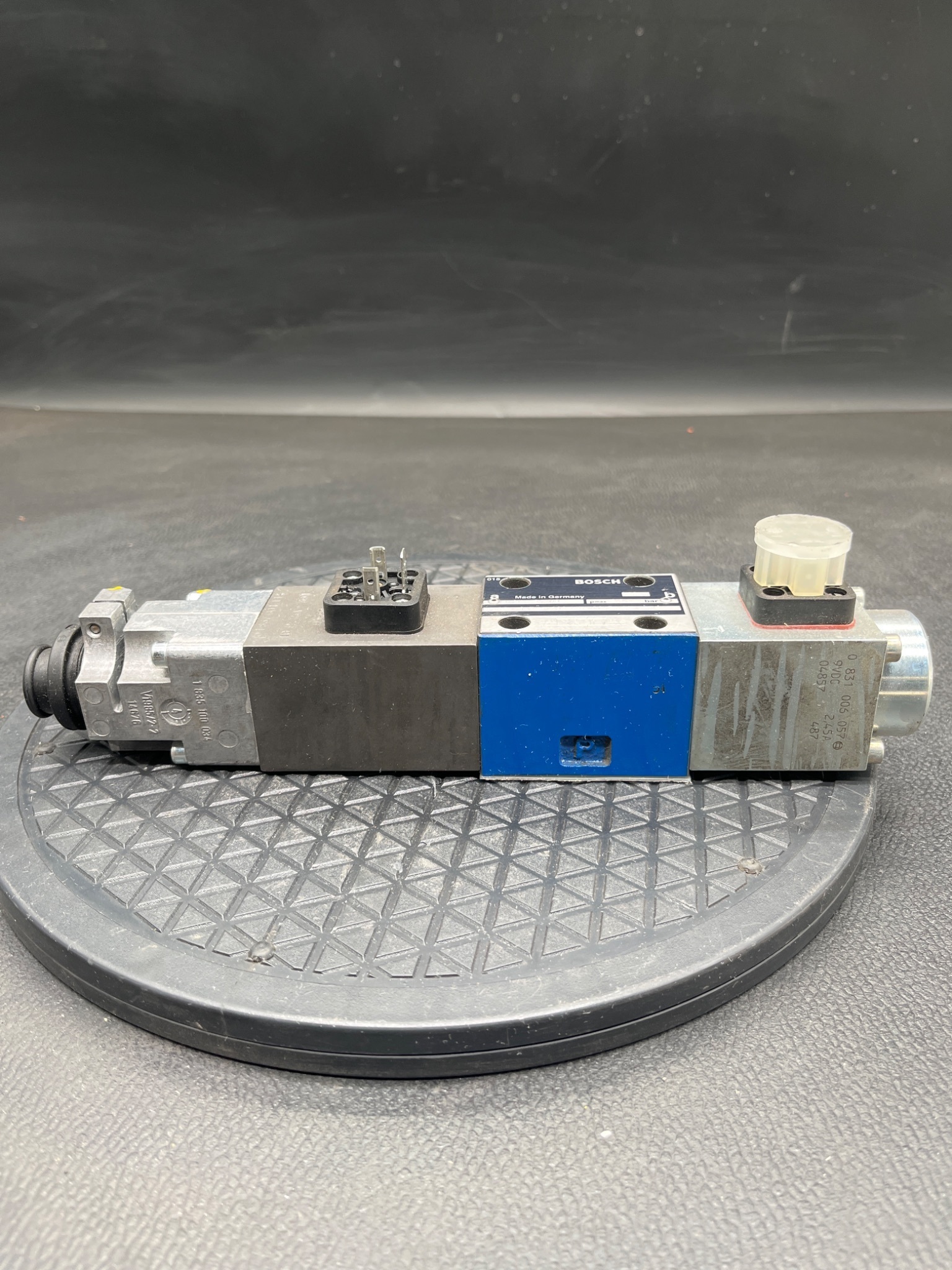 BOSCH REXROTH 0 811 404 119 Hydraulic Directional Control Valve USED 2