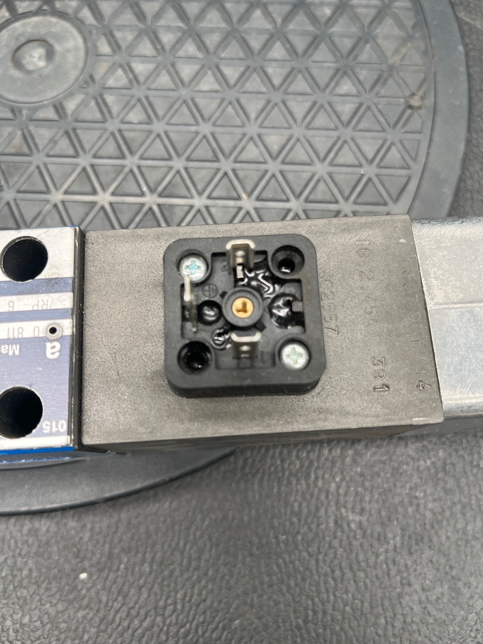 BOSCH REXROTH 0 811 404 119 Hydraulic Directional Control Valve USED 4