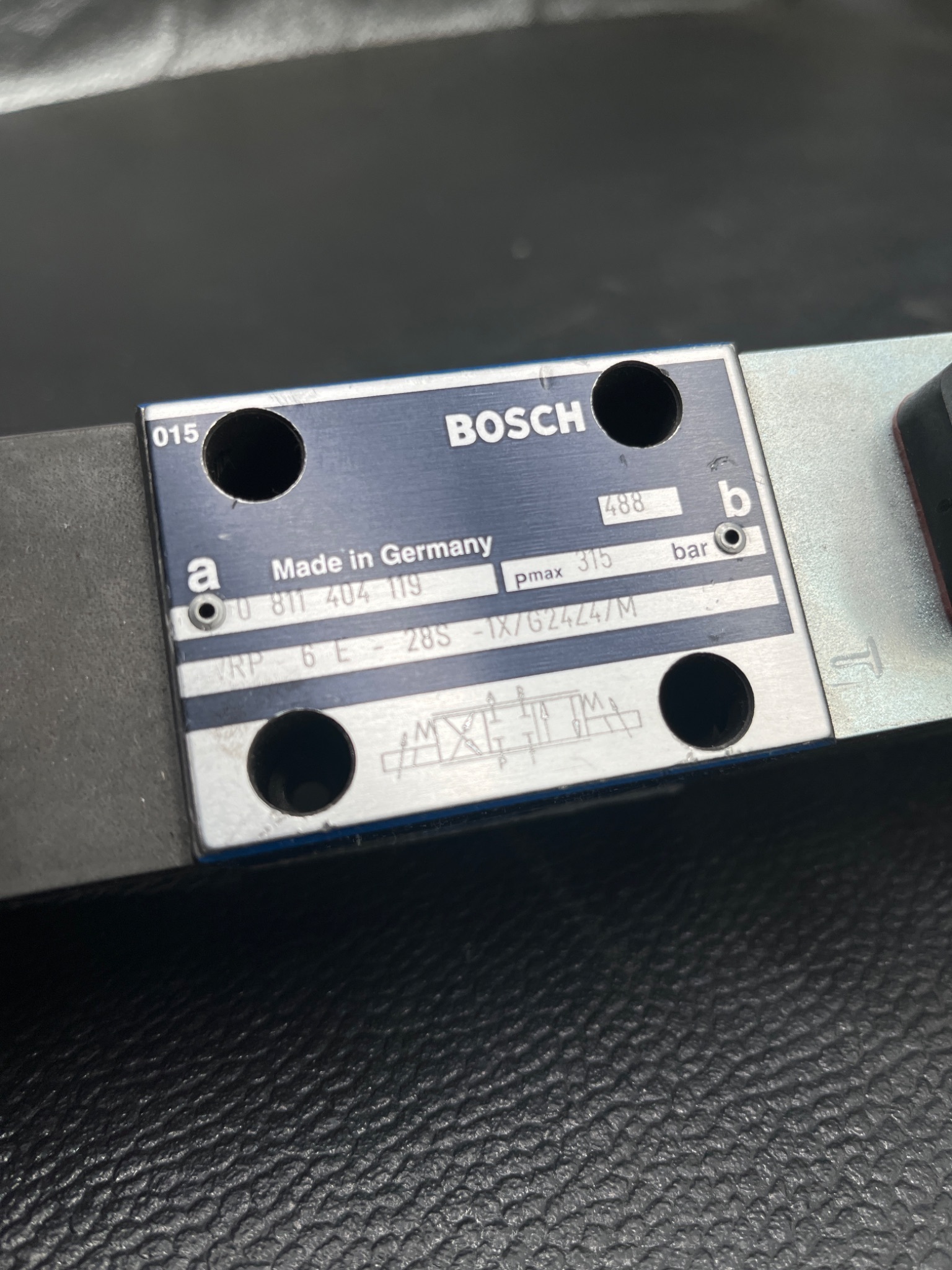 BOSCH REXROTH 0 811 404 119 Hydraulic Directional Control Valve USED 8