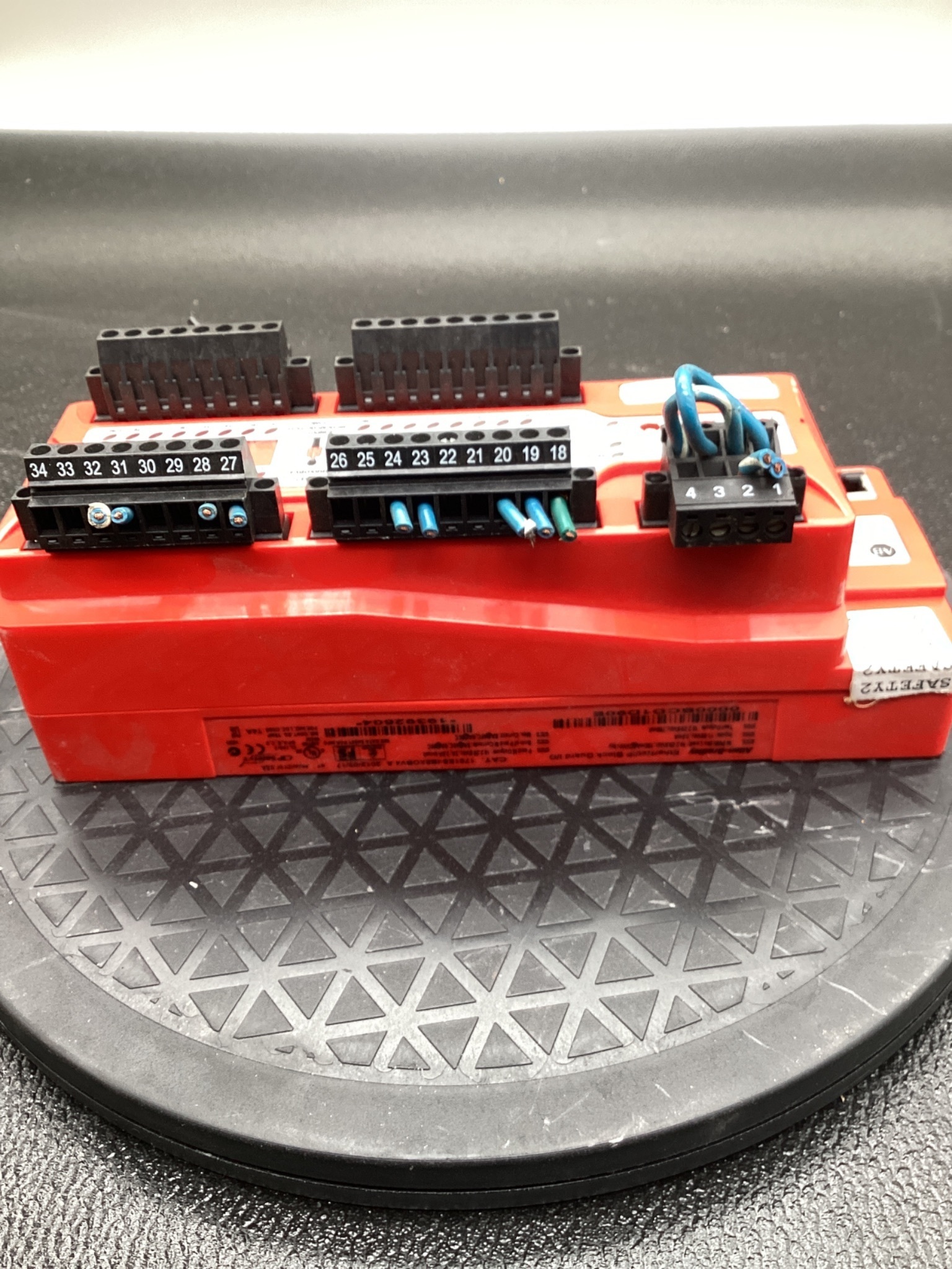 ALLEN‑BRADLEY 1791ES‑IB8X0BV4/A CompactBlock Guard I/O Safety Input Module USED 2