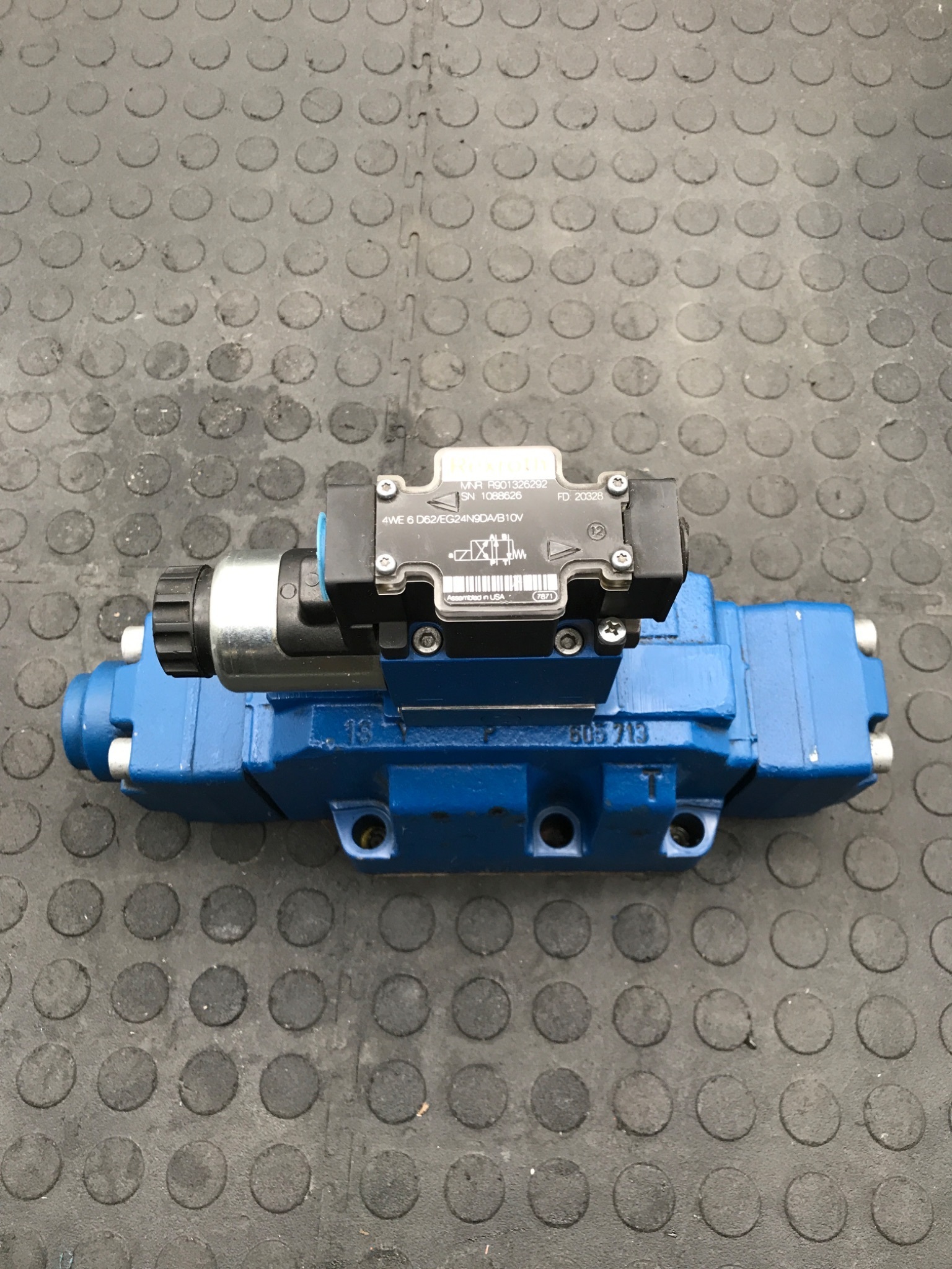 BOSCH REXROTH R901326292 Pilot Operated Directional Control Valve USED 0