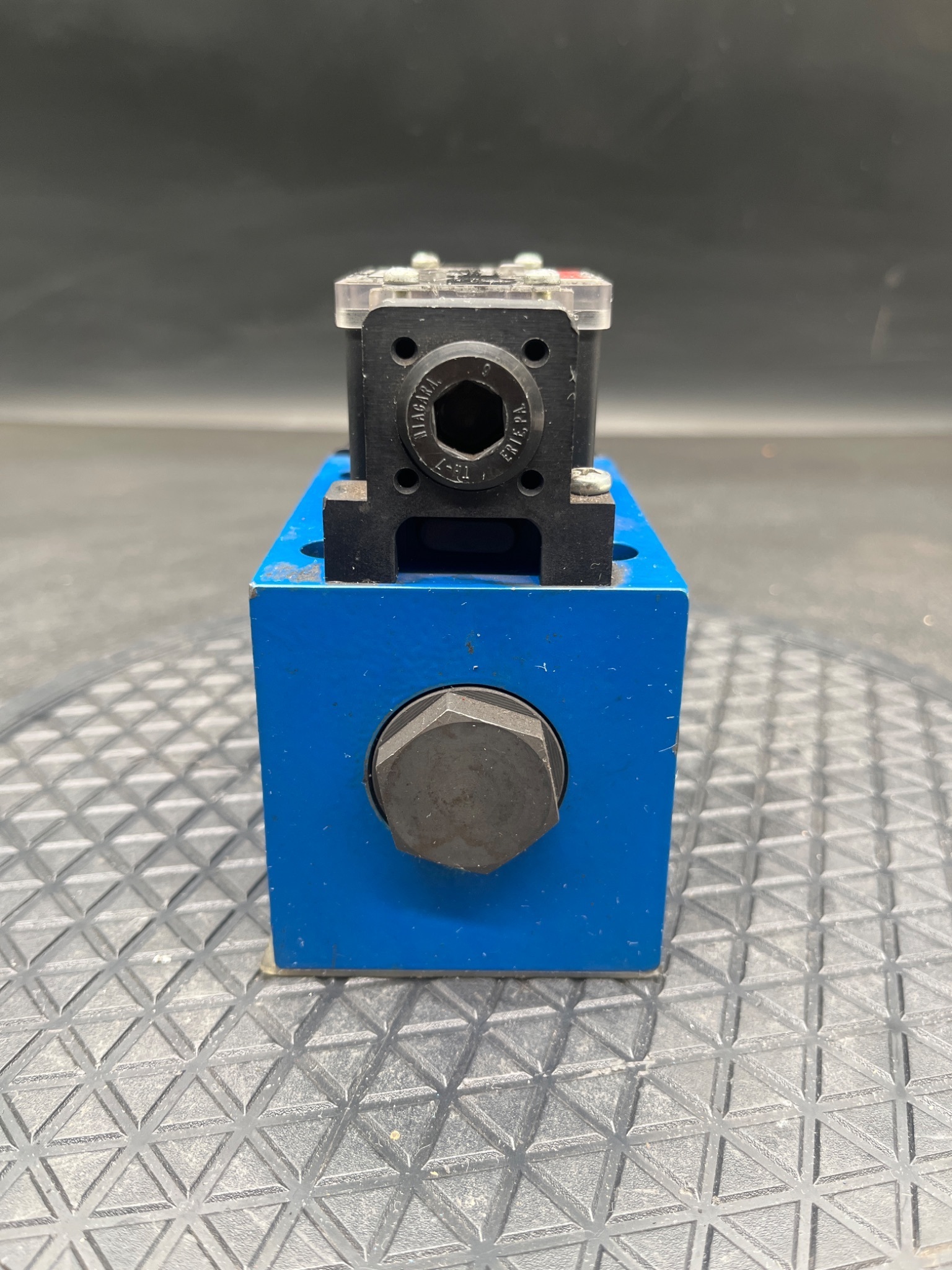 BOSCH REXROTH R900773654 4WE10D40/CW110N9DAL Directional Control Valve USED 2