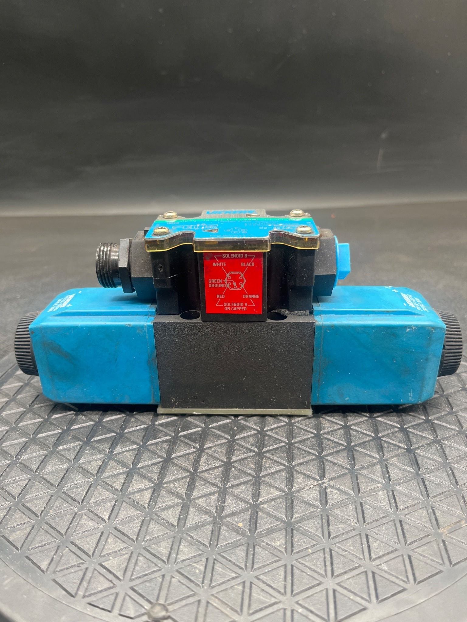 EATON VICKERS DG4V-3S-2N-M-FPA5WL-D1-H5-60 Directional Control Valve USED 4