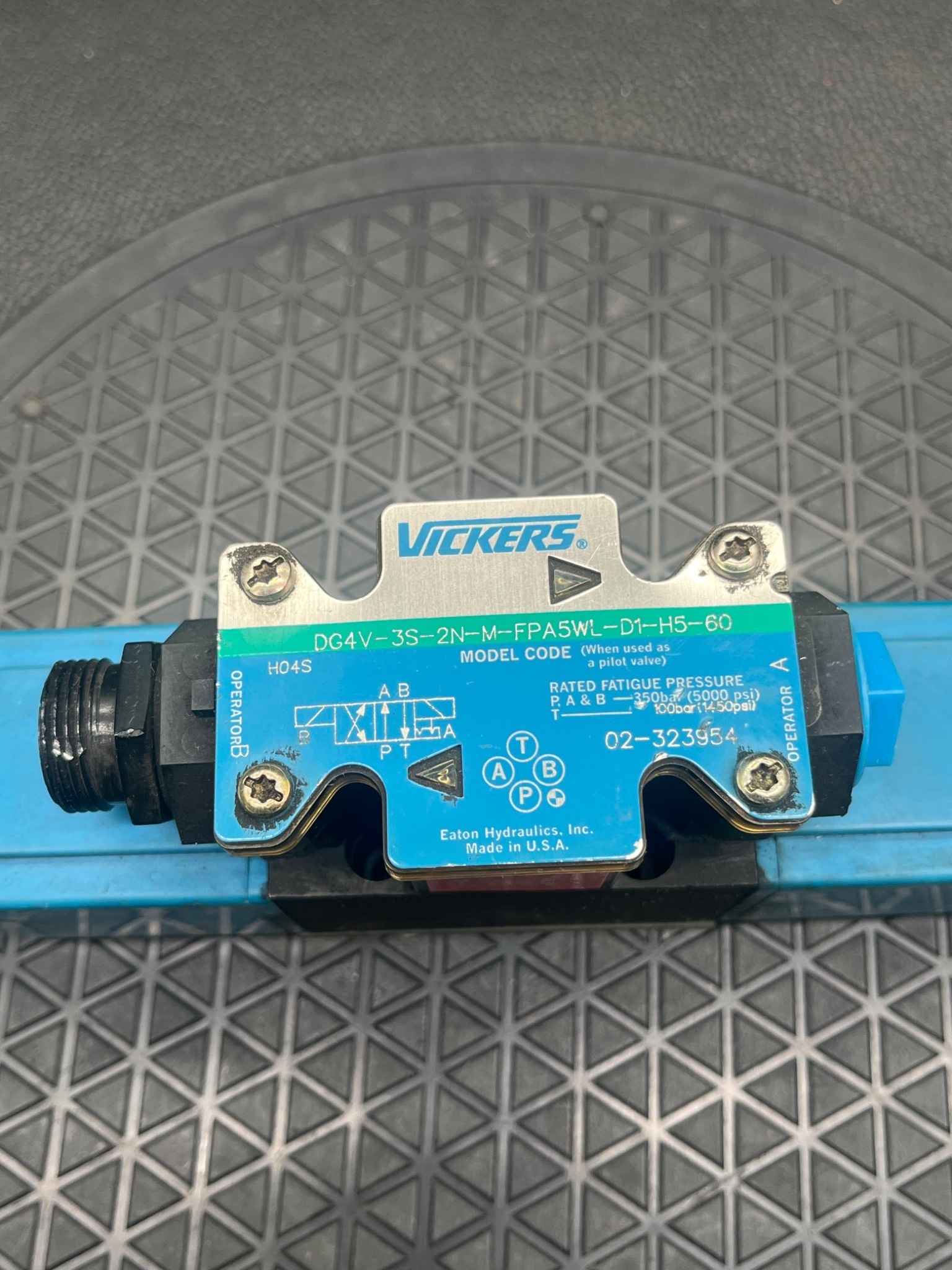 EATON VICKERS DG4V-3S-2N-M-FPA5WL-D1-H5-60 Directional Control Valve USED 5