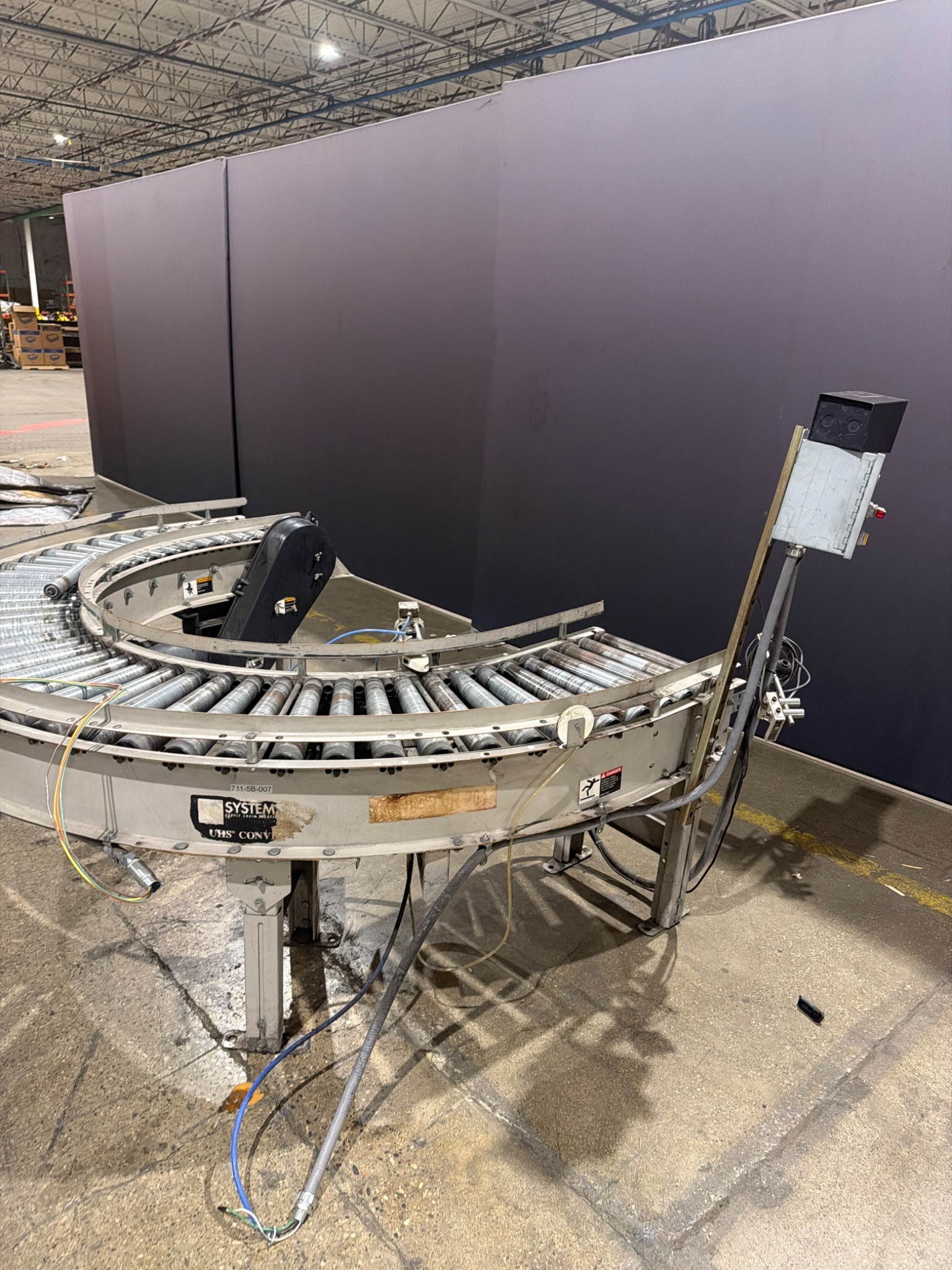 HK SYSTEMS UHS 180 Degree Motorized Roller Conveyor 120V USED 1