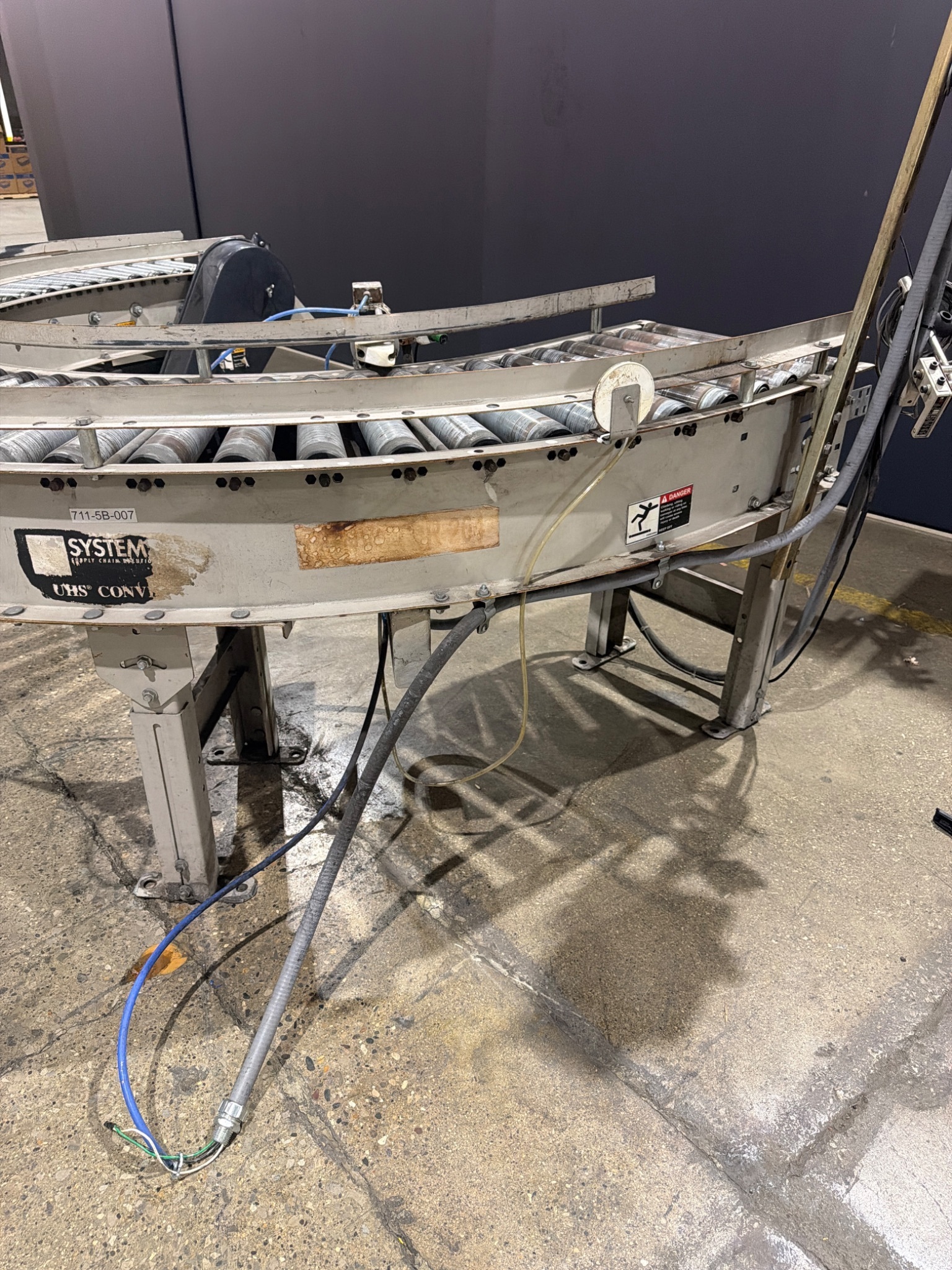 HK SYSTEMS UHS 180 Degree Motorized Roller Conveyor 120V USED 8