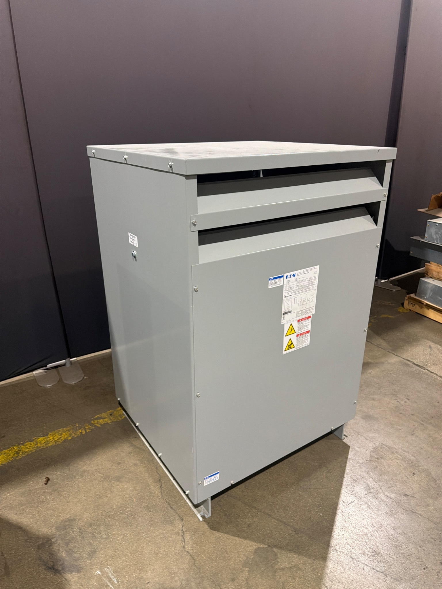 EATON V48M28T1216 15 kVA Dry Type Distribution Transformer USED 1