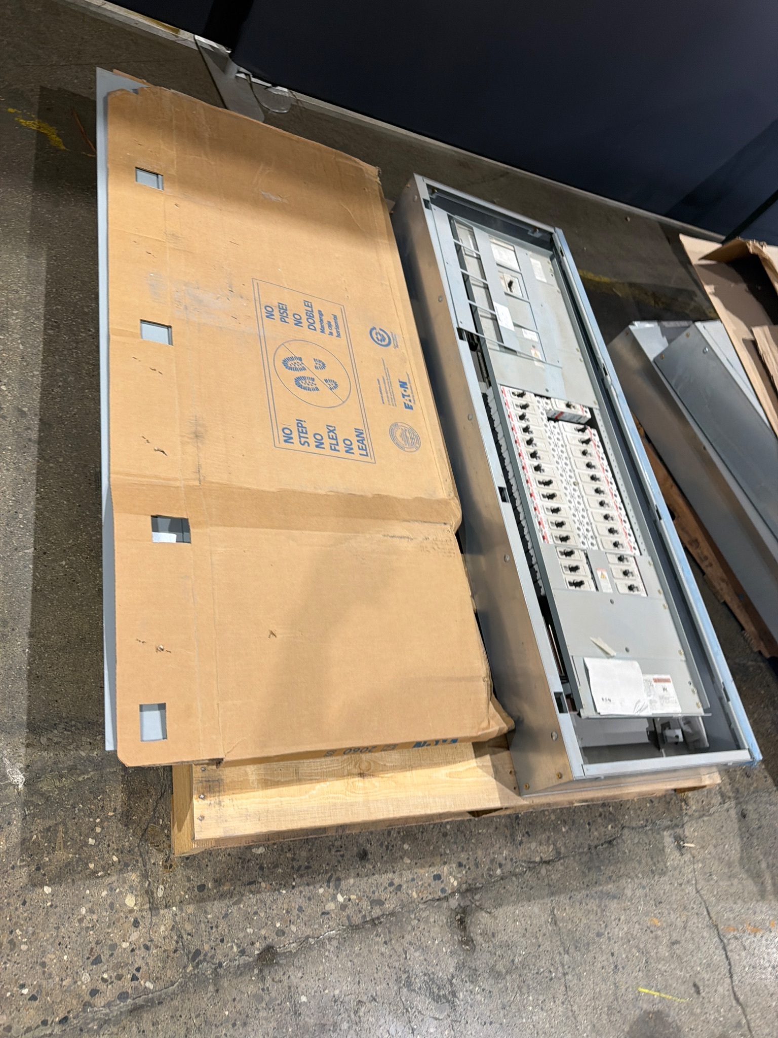 EATON JEZB2060R PRL2A Panelboard 480Y/277V 100A 3PH NEW 2