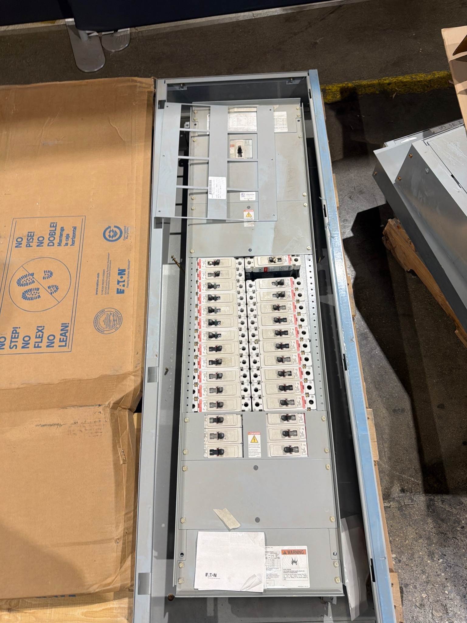 EATON JEZB2060R PRL2A Panelboard 480Y/277V 100A 3PH NEW 3