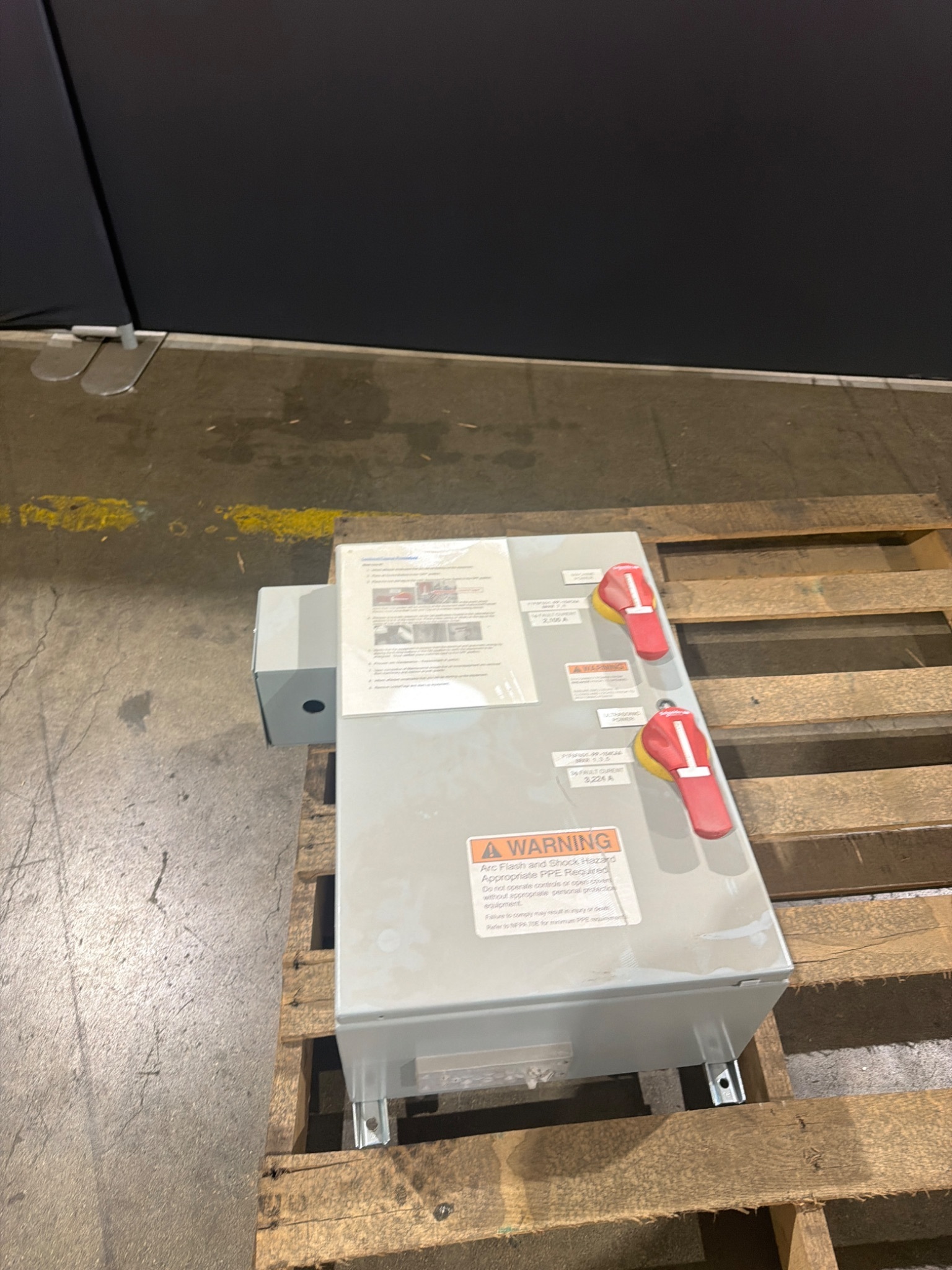 NEXT ELECTRIC 107413 Dual Fused Disconnect 208V USED 1