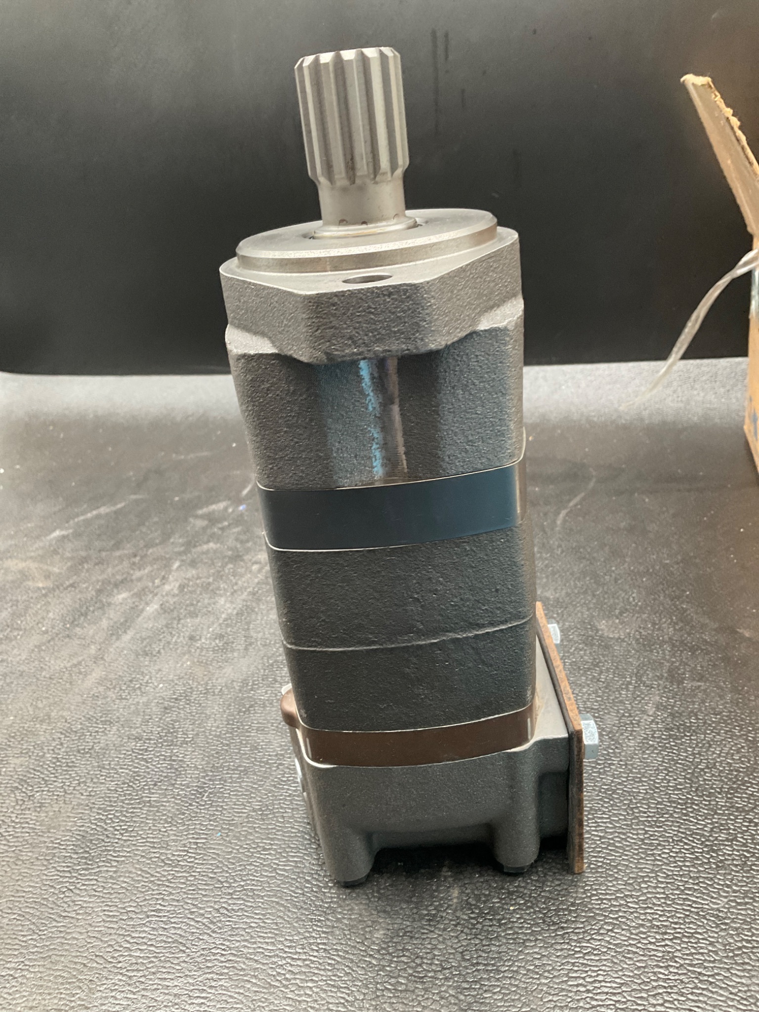 EATON 104‑1431‑006 Char‑Lynn Hydraulic Motor NEW 4