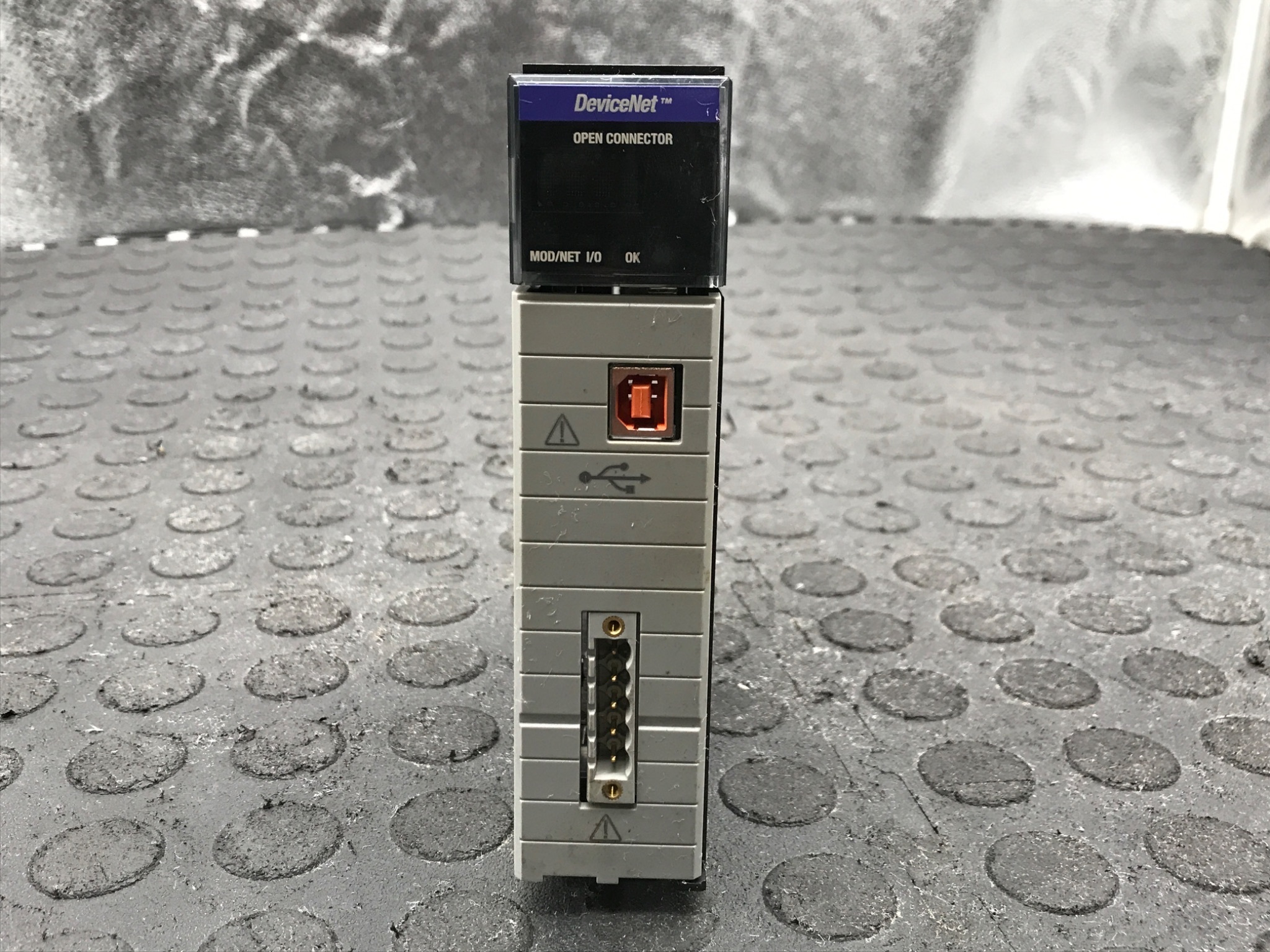 ALLEN‑BRADLEY 1756‑DNB/C ControlLogix DeviceNet Scanner Module USED 4