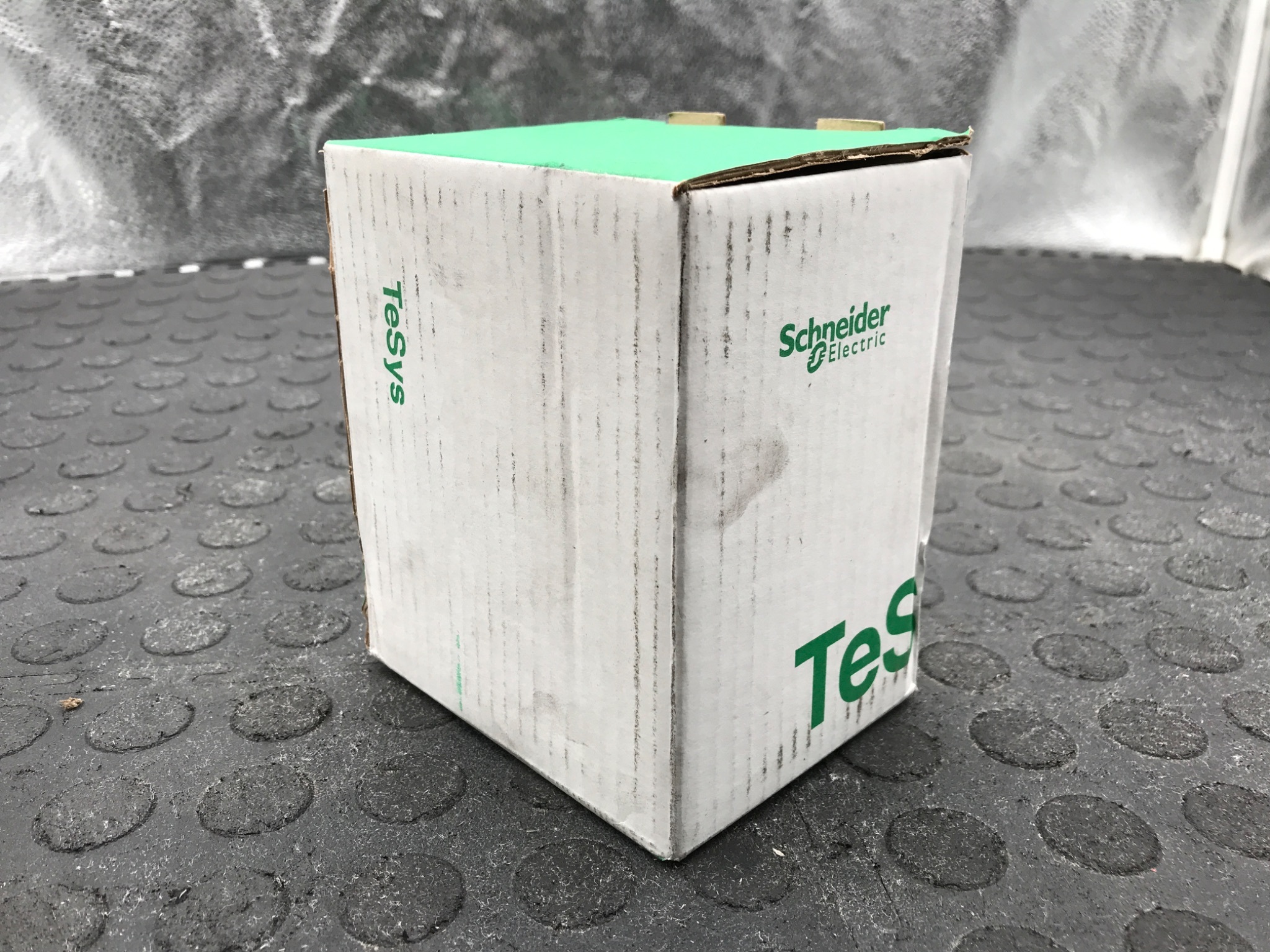 SCHNEIDER ELECTRIC LC2D09BD TeSys D Reversing Contactor NEW 1