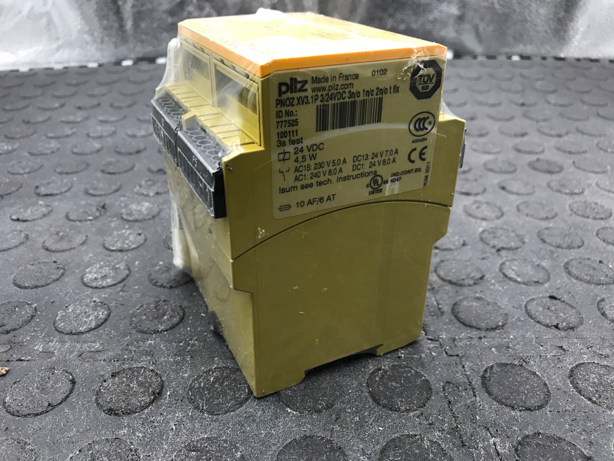 PILZ PNOZ XV3.1P 24VDC Time‑Delay Safety Relay NEW 0