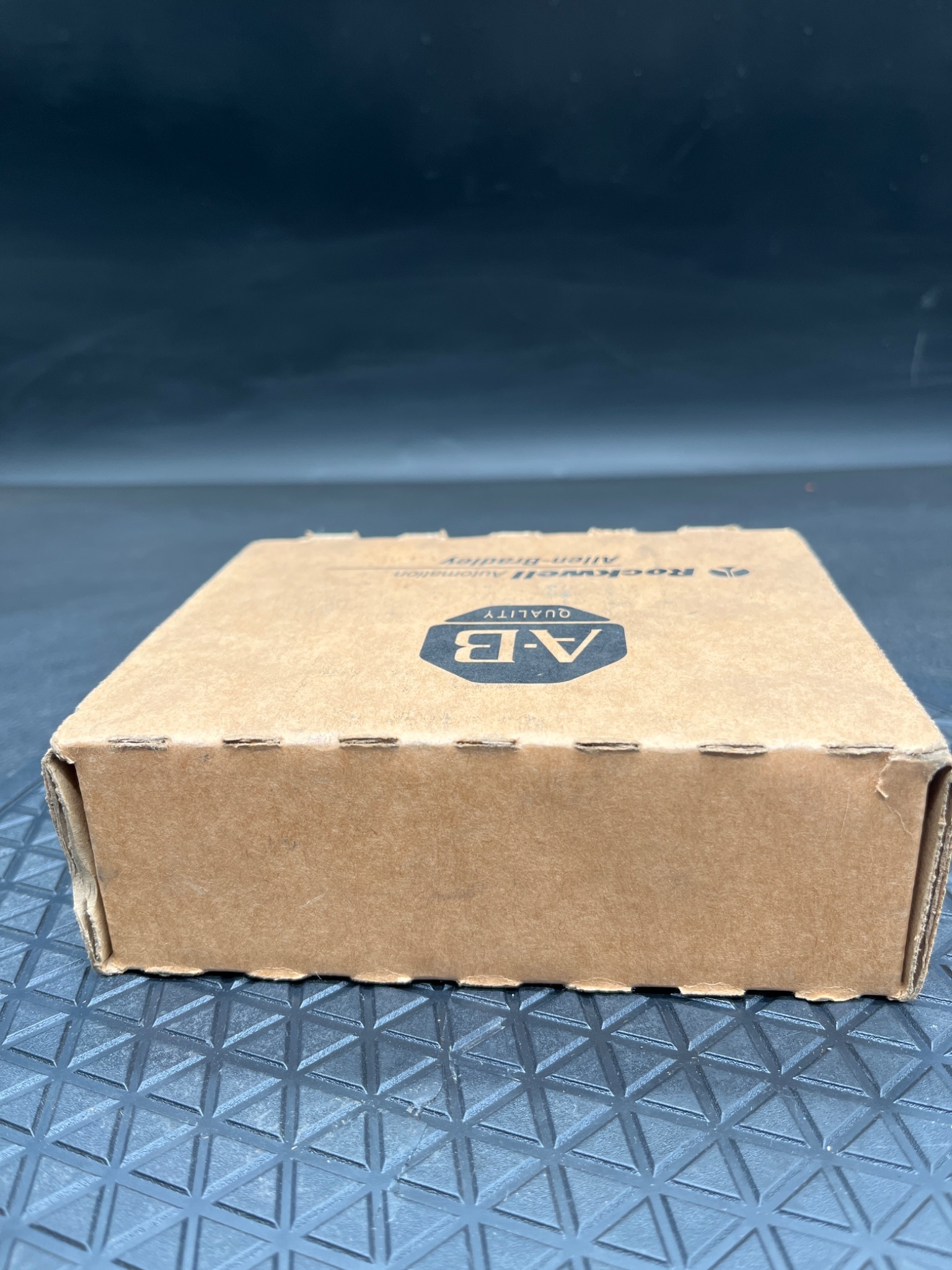 ALLEN‑BRADLEY 1769‑OV16/B CompactLogix 16‑Pt 24VDC Output Module NEW 3