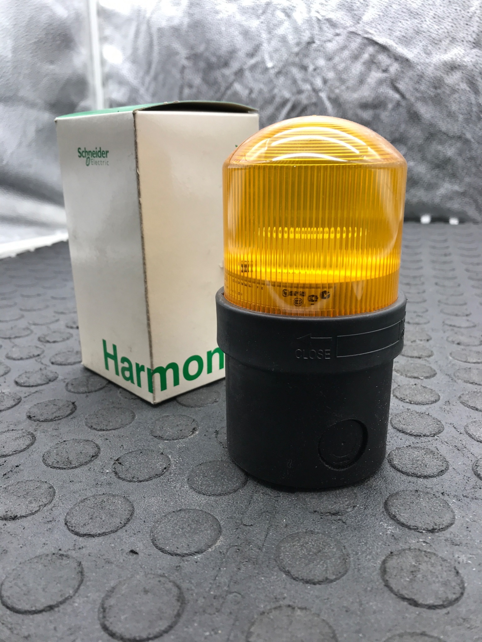 SCHNEIDER ELECTRIC XVB L38 Yellow Steady Beacon 230V Harmony NEW 0