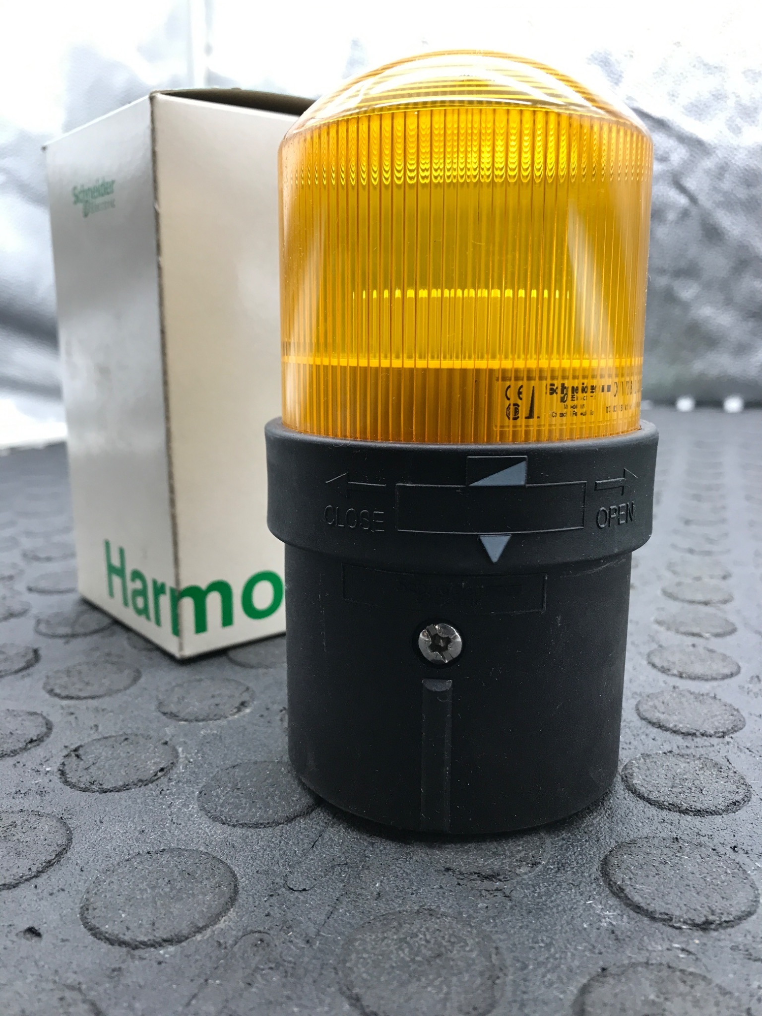 SCHNEIDER ELECTRIC XVB L38 Yellow Steady Beacon 230V Harmony NEW 1