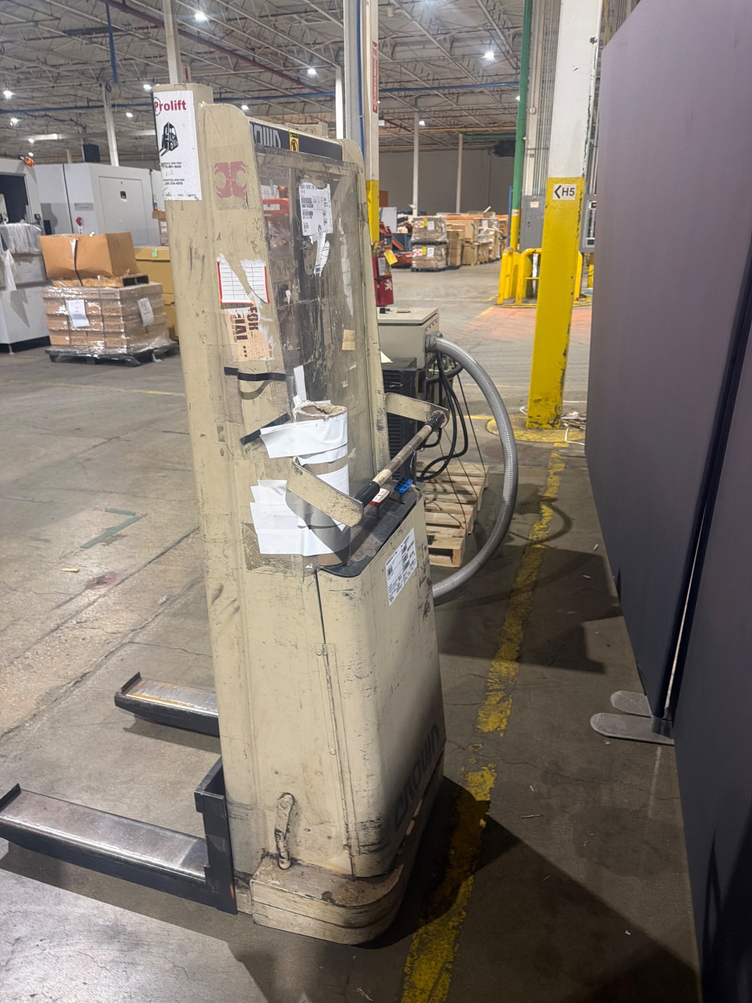 CROWN 15B Electric Forklift Walk‑Behind 1500 lb Capacity USED 3