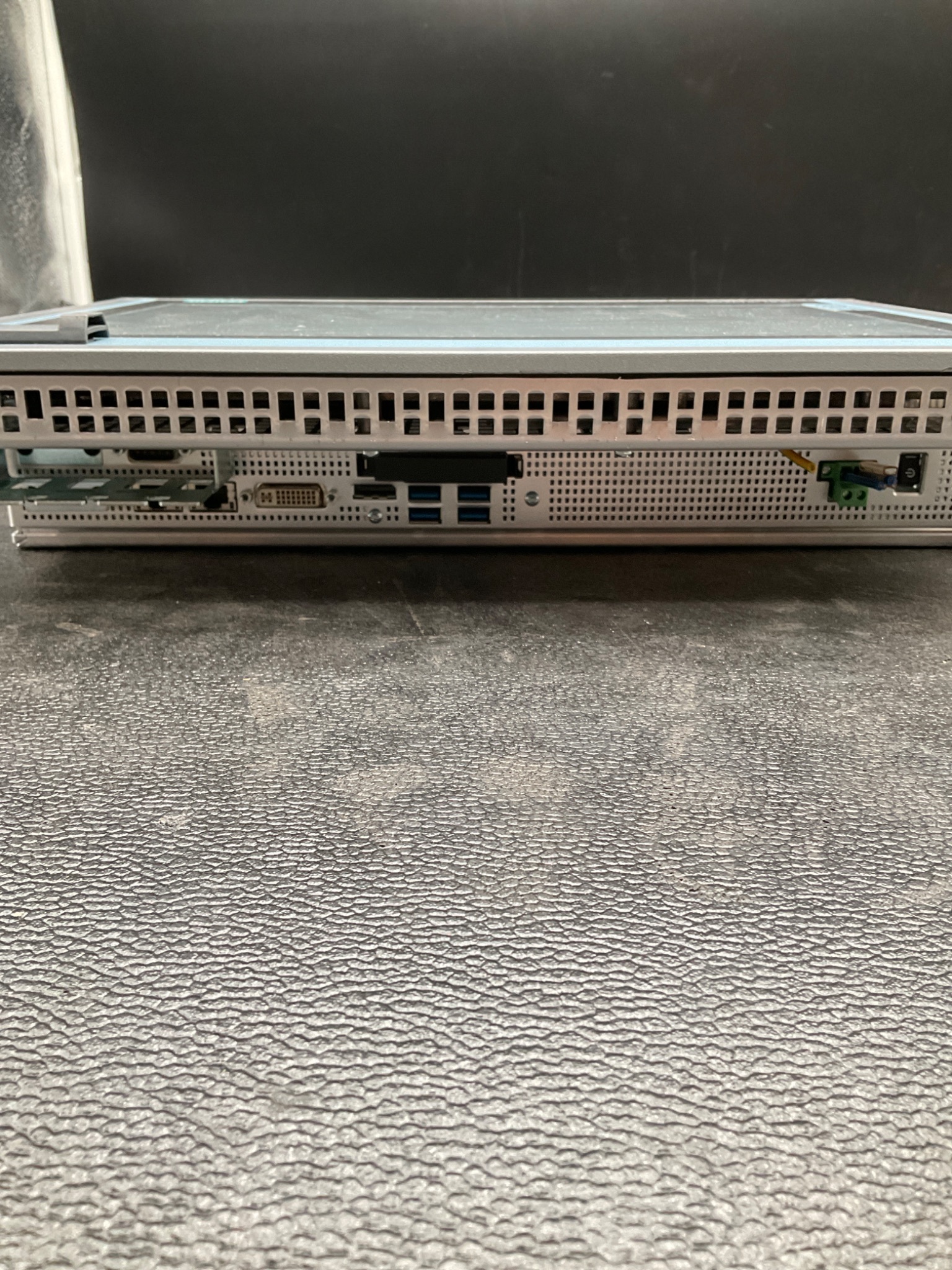 SIEMENS 6AV7240-3BC04-0HA0 SIMATIC IPC477D Touch Panel PC USED 2