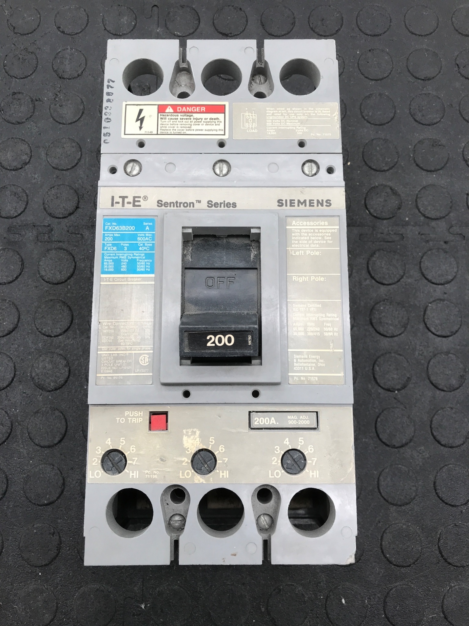 SIEMENS FXD63B200 Molded Case Circuit Breaker USED 1