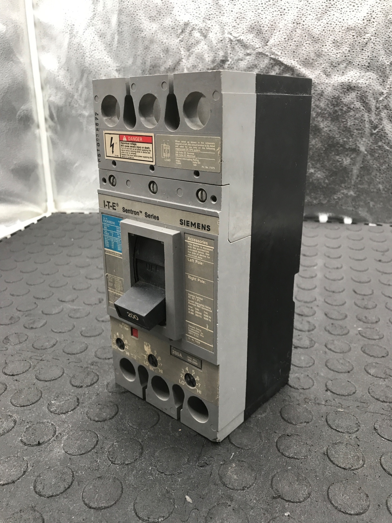 SIEMENS FXD63B200 Molded Case Circuit Breaker USED 4