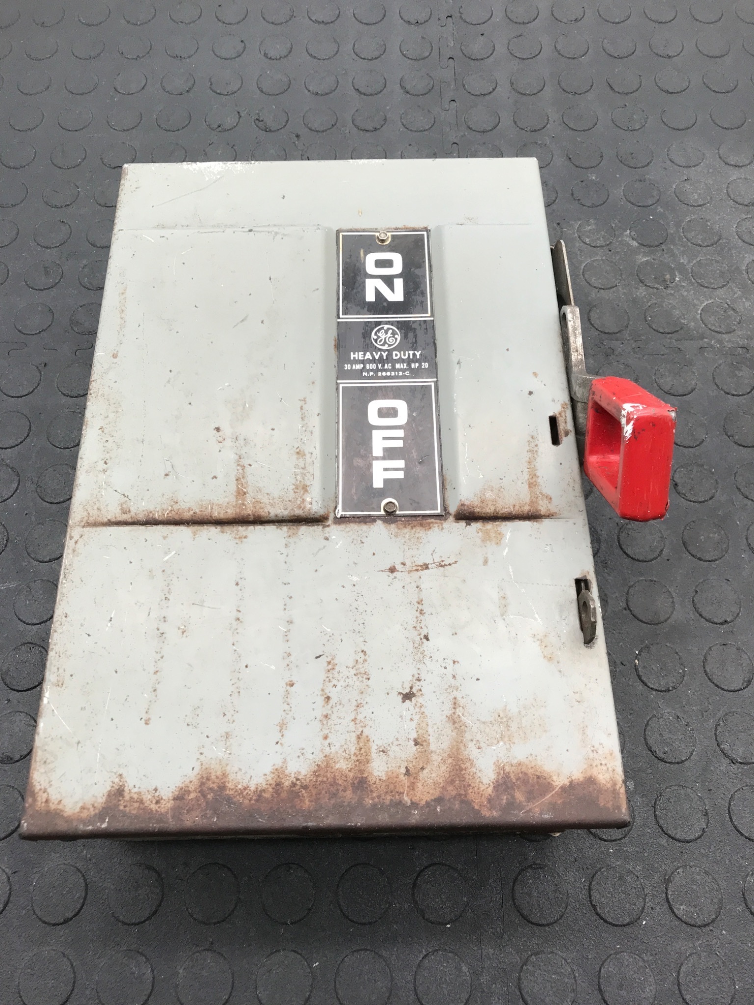 GENERAL ELECTRIC 266212‑C Heavy Duty Safety Switch USED 0