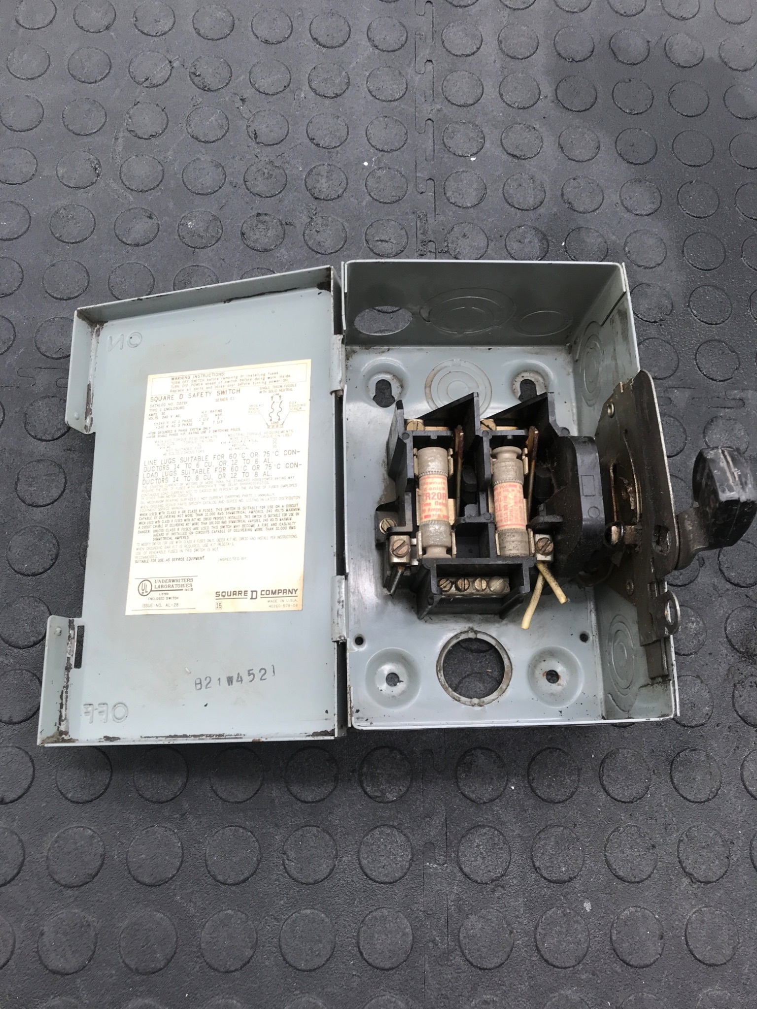 SQUARE D D221N Safety Switch USED 0