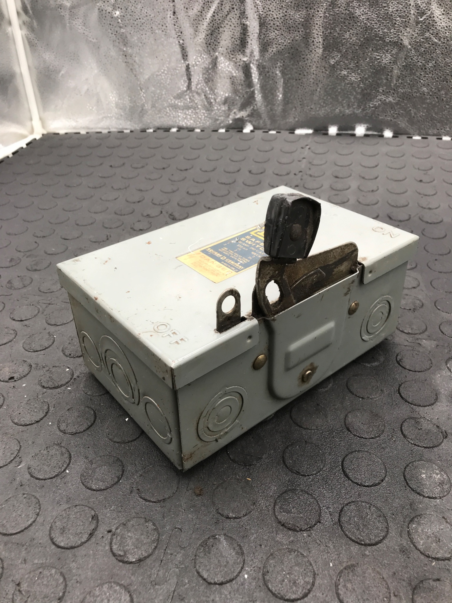 SQUARE D D221N Safety Switch USED 3