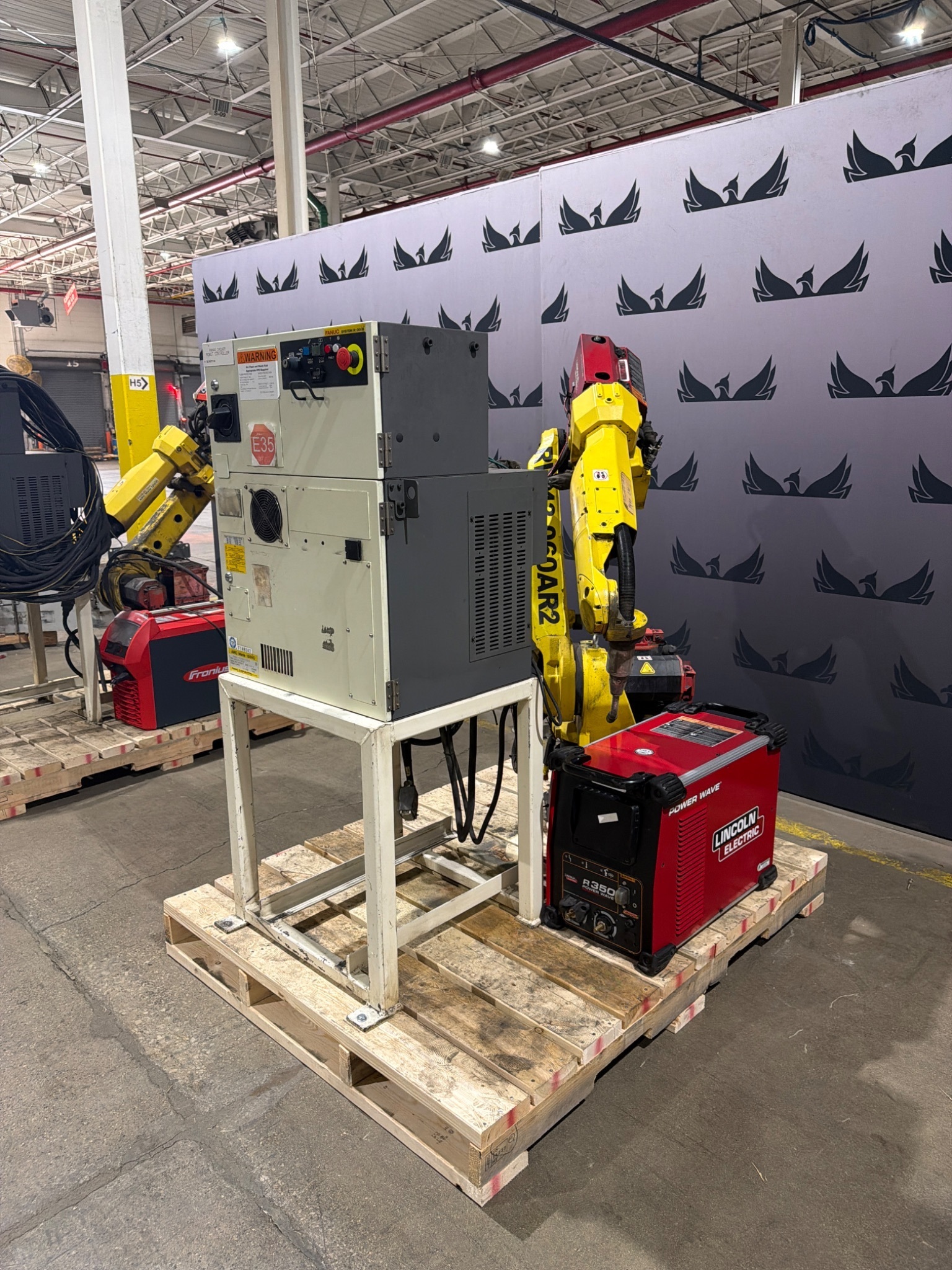 FANUC ArcMate 120iC Robot Complete w/ R‑30iB Controller & Lincoln Welding System 1