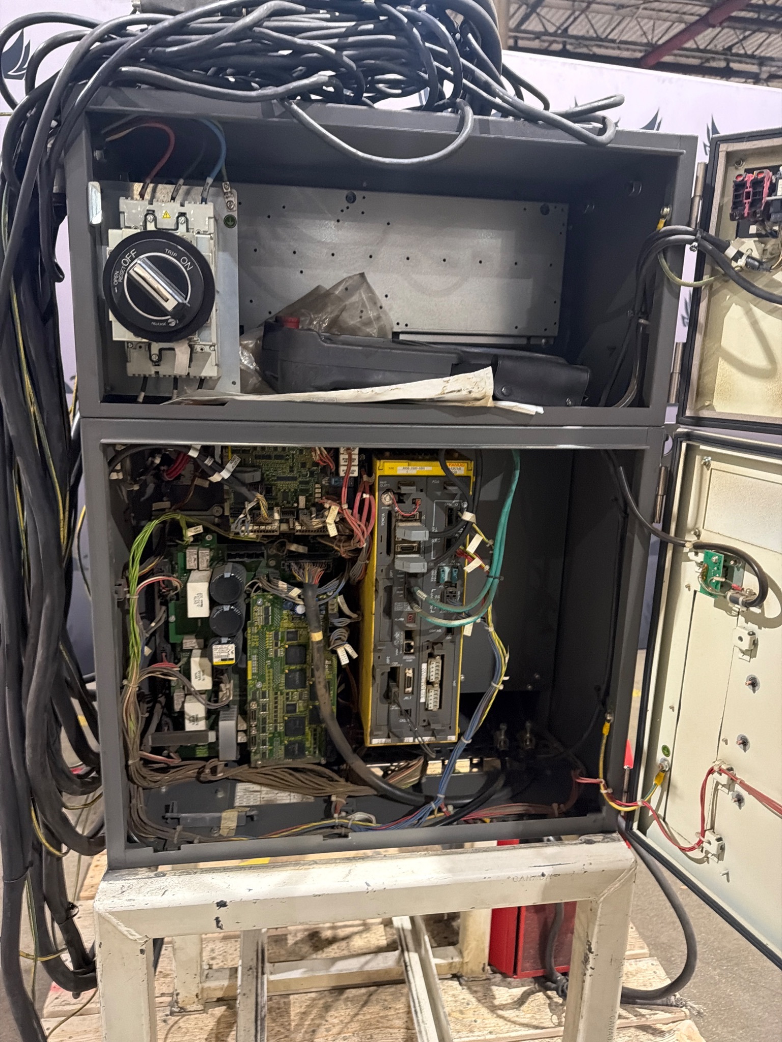 FANUC ArcMate 120iC Robot Complete w/ R‑30iB Controller & Fronius Welding System 8