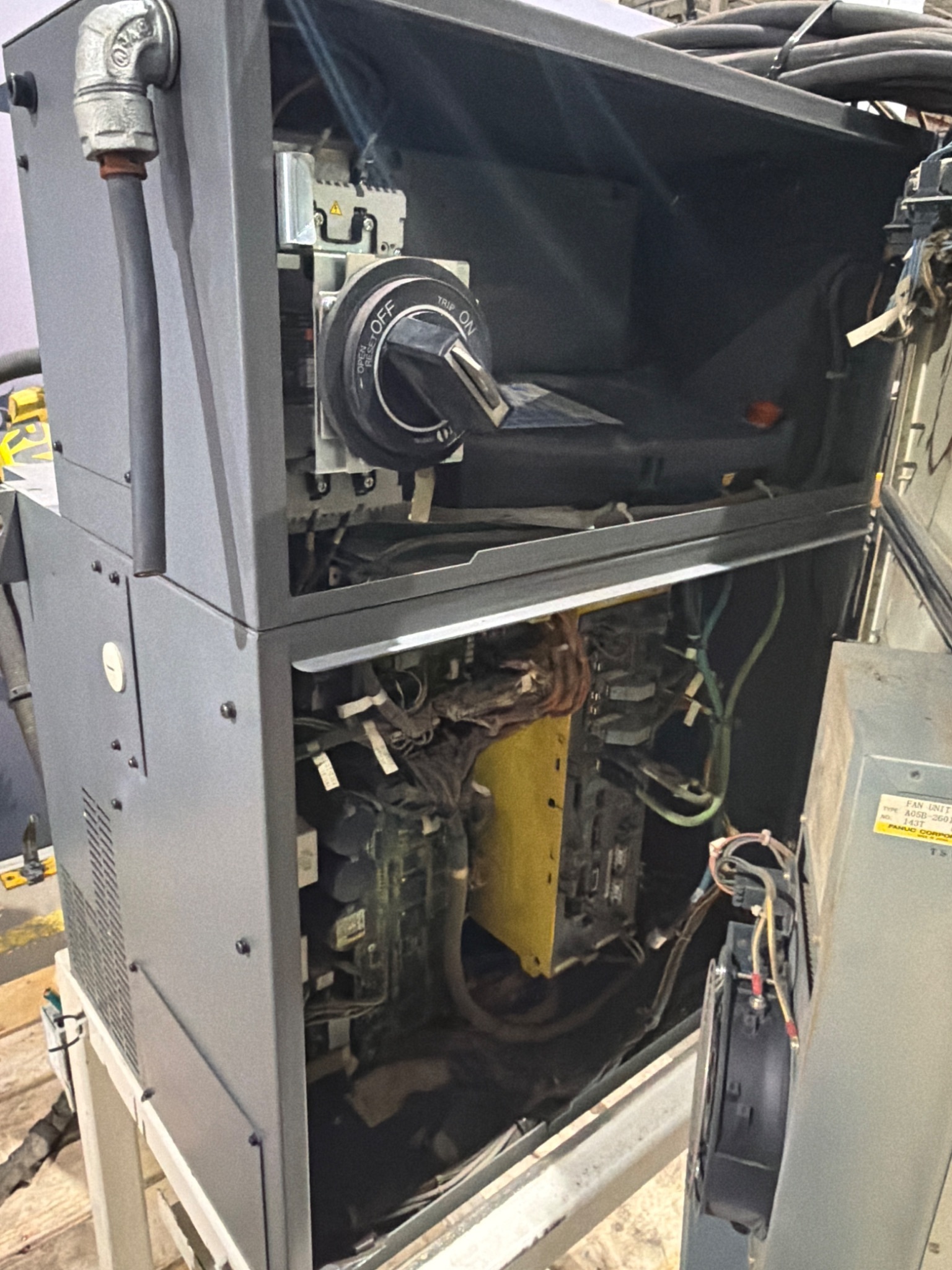 FANUC ArcMate 120iC Robot Complete w/ R‑30iB Controller & Fronius Welding System 5